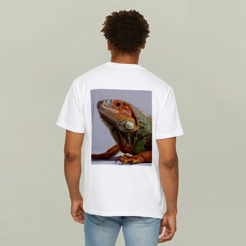 Green Iguana Close Up Gray Background – T-Shirts