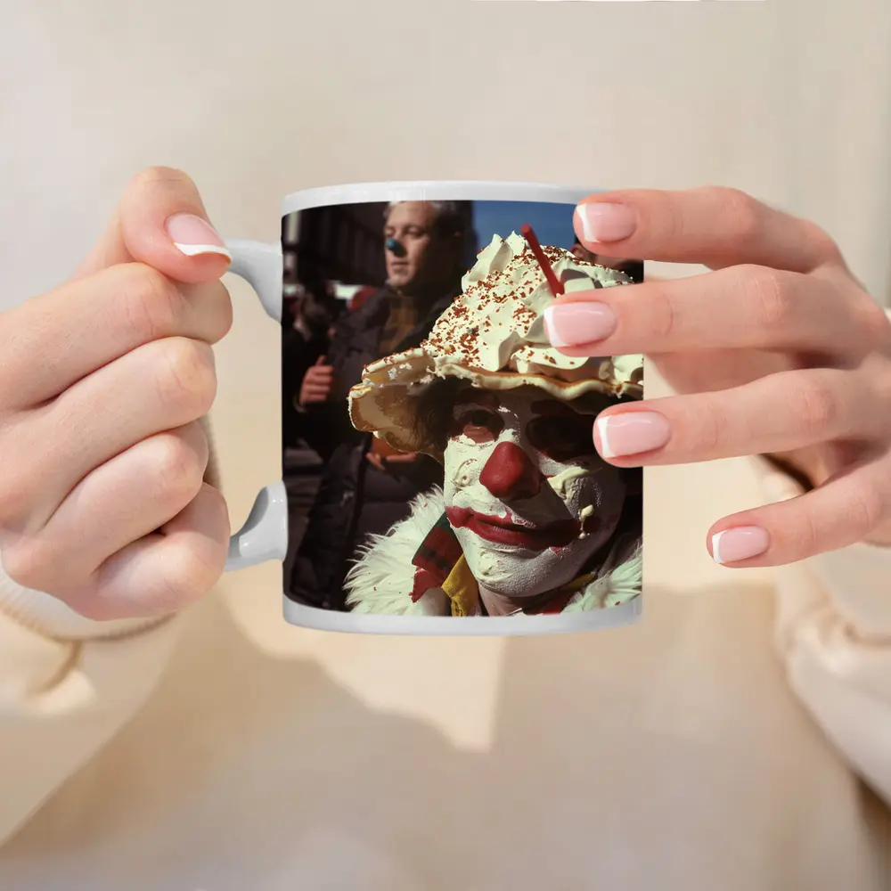 Clown With Pie Hat City Street – Mugs