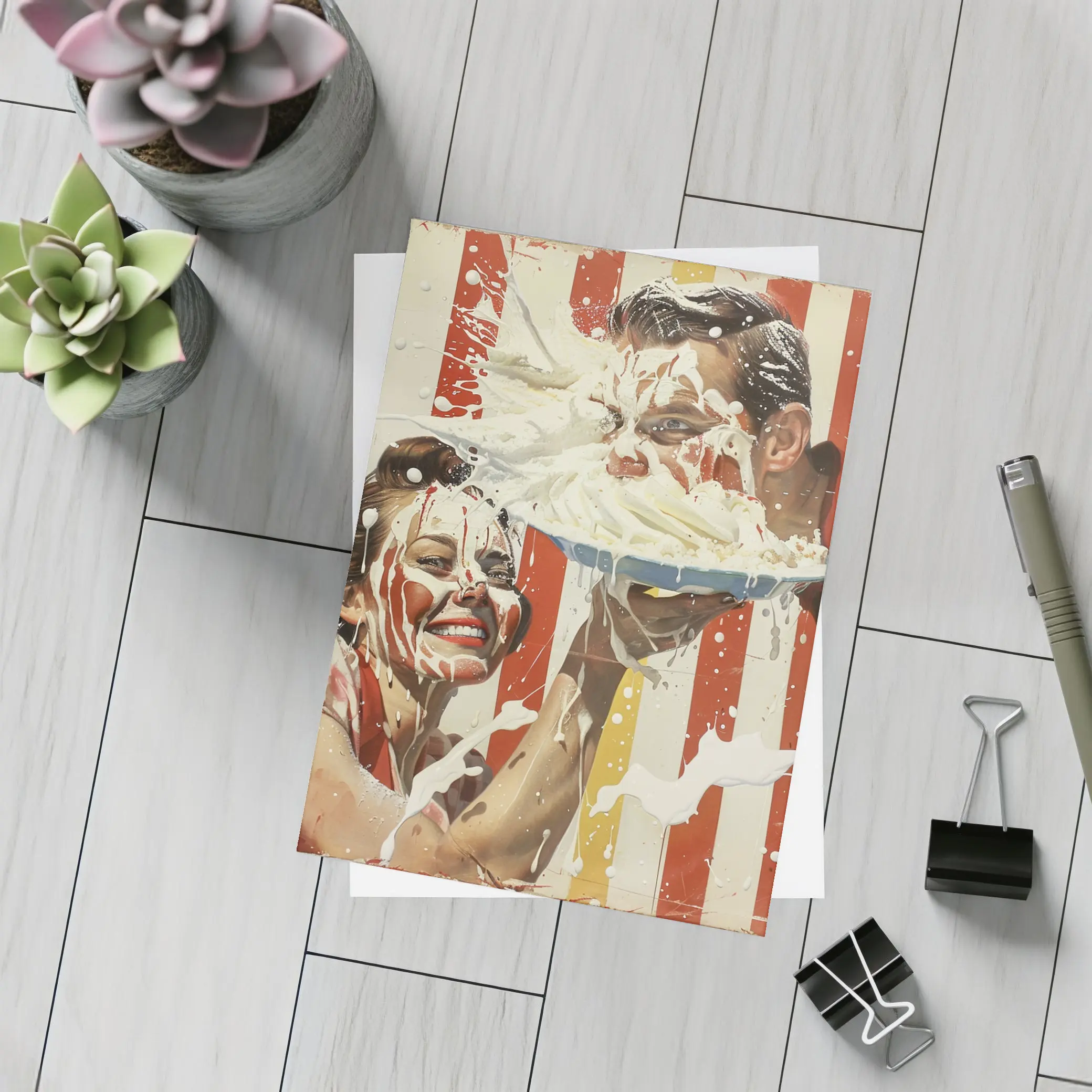 Retro Pie Fight Couple Red Striped Background – Postcards