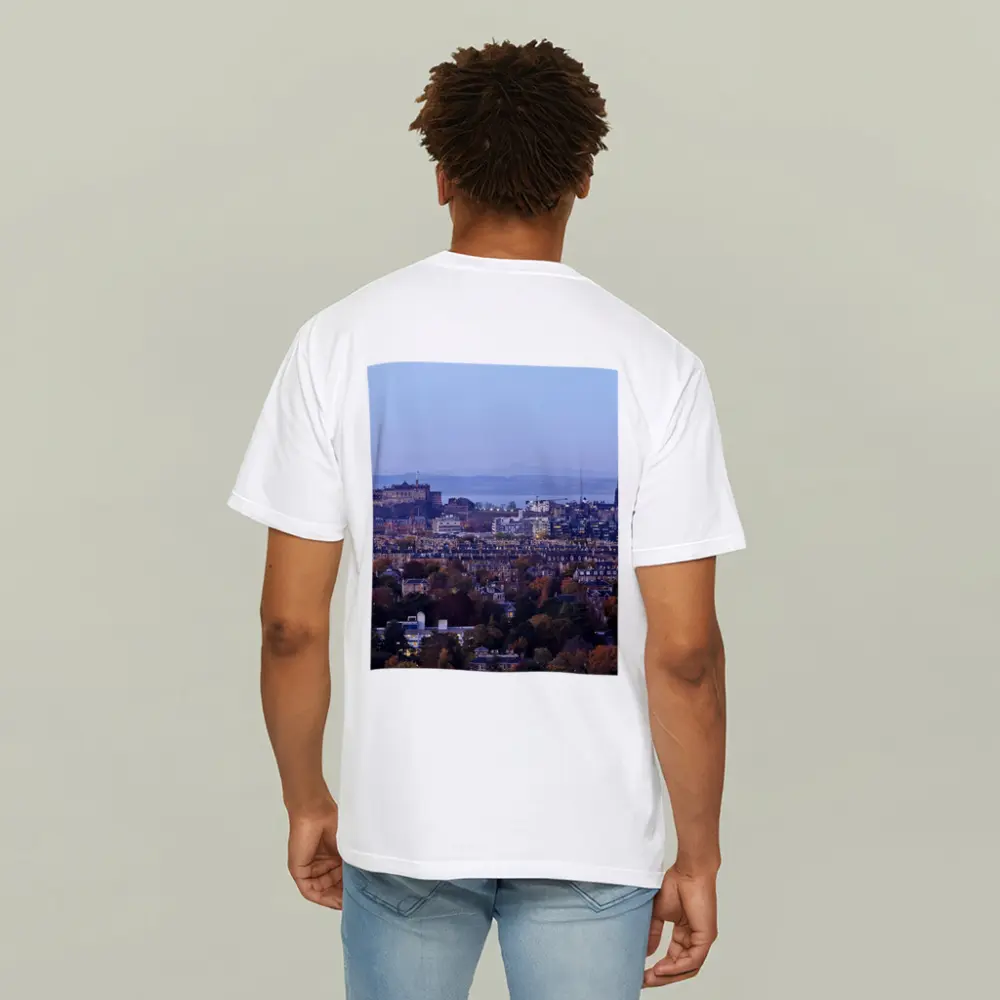 Edinburgh Castle Skyline Autumn Dusk View – T-Shirts