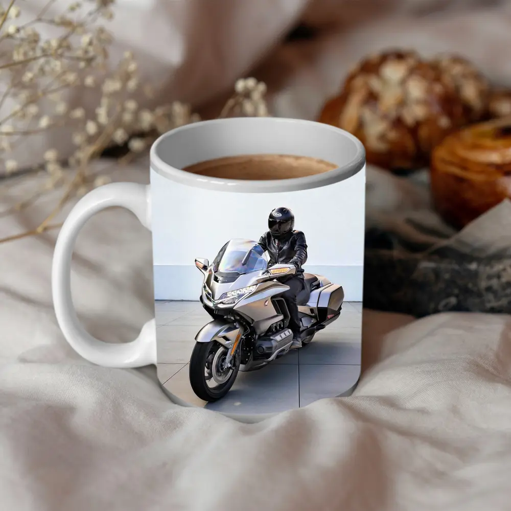 Honda Gold Wing Rider Gray Urban Setting – Mugs