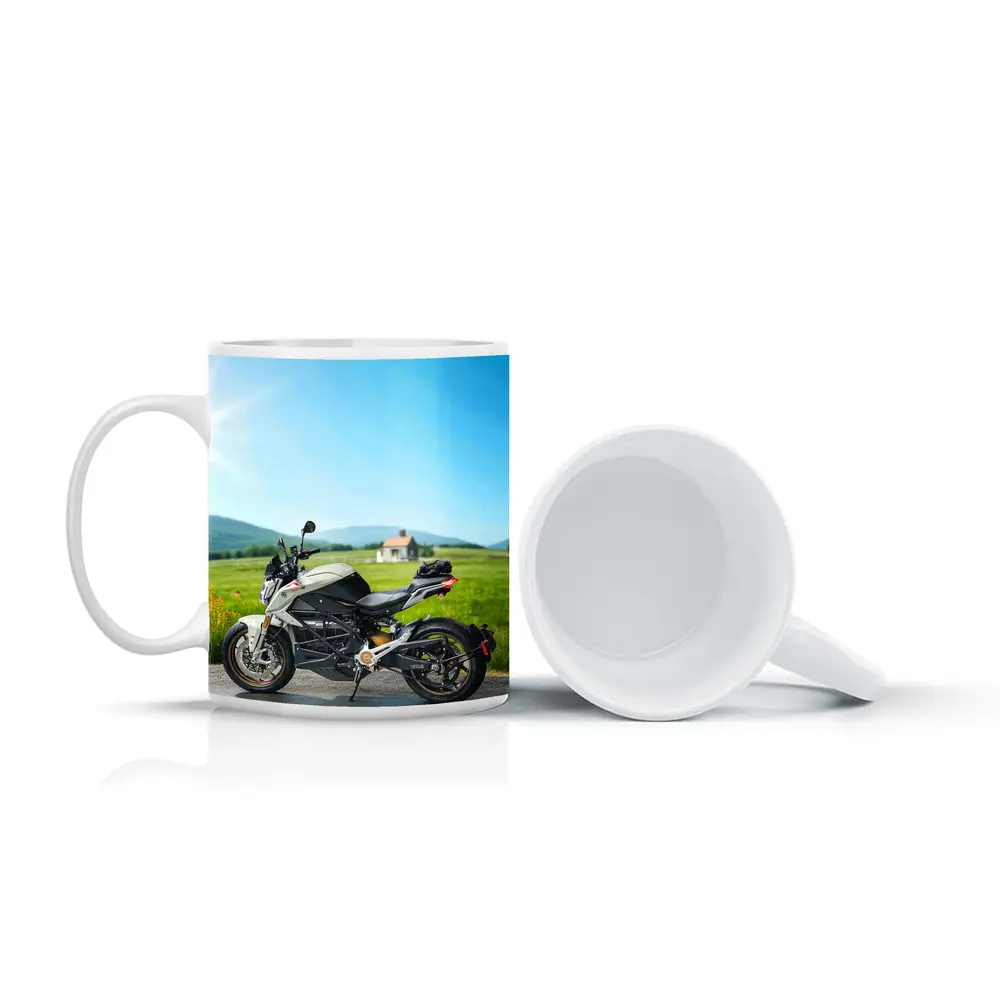 Zero Electric Motorcycle Parked Green Countryside – Mugs