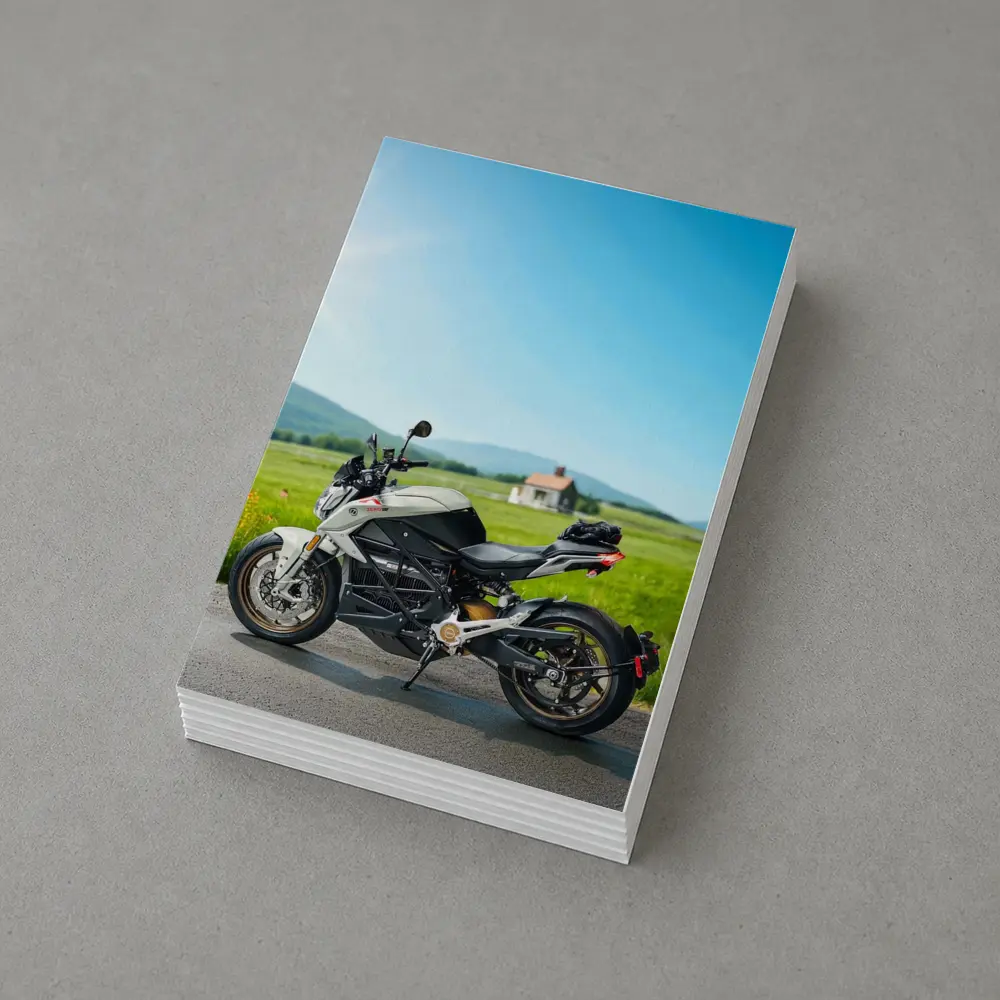 Zero Electric Motorcycle Parked Green Countryside – Postcards