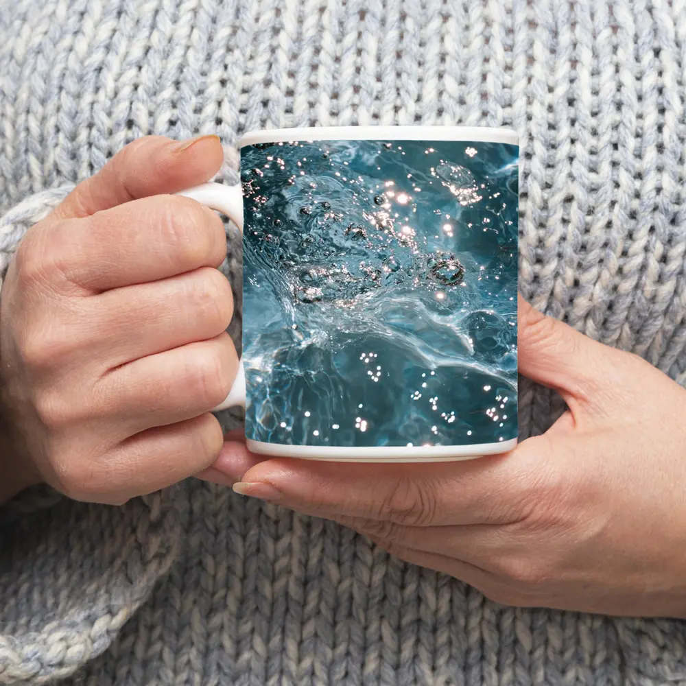 Clear Blue Water Surface with Sparkling Light – Mugs