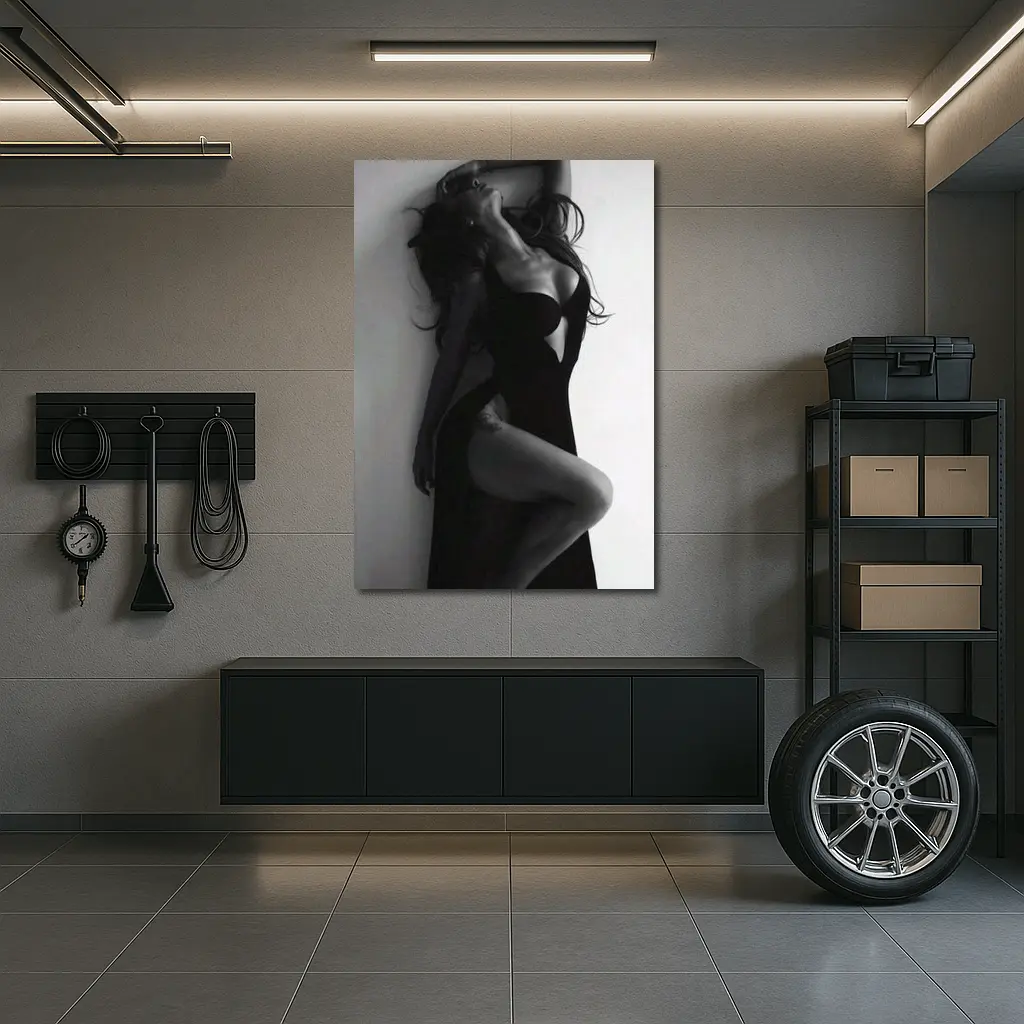 Black and White Elegant Woman Fashion Portrait – Wall Art
