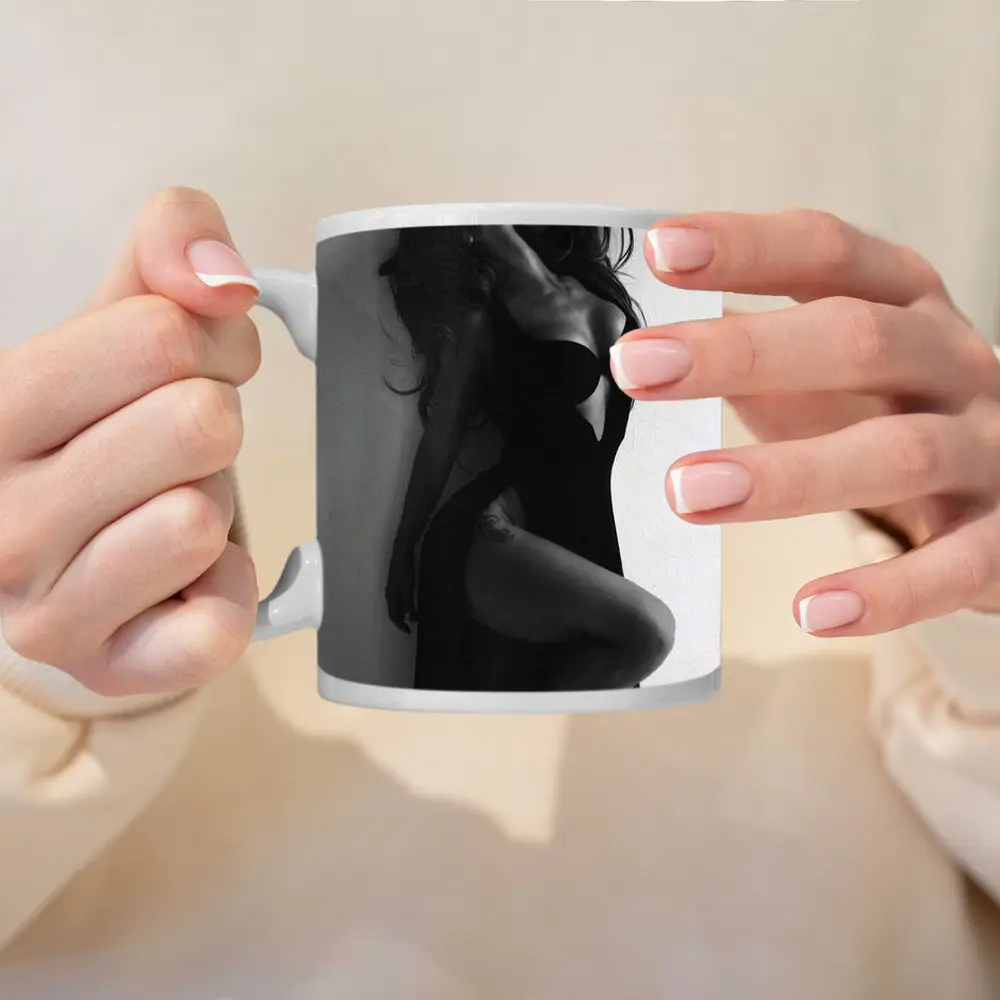 Black and White Elegant Woman Fashion Portrait – Mugs