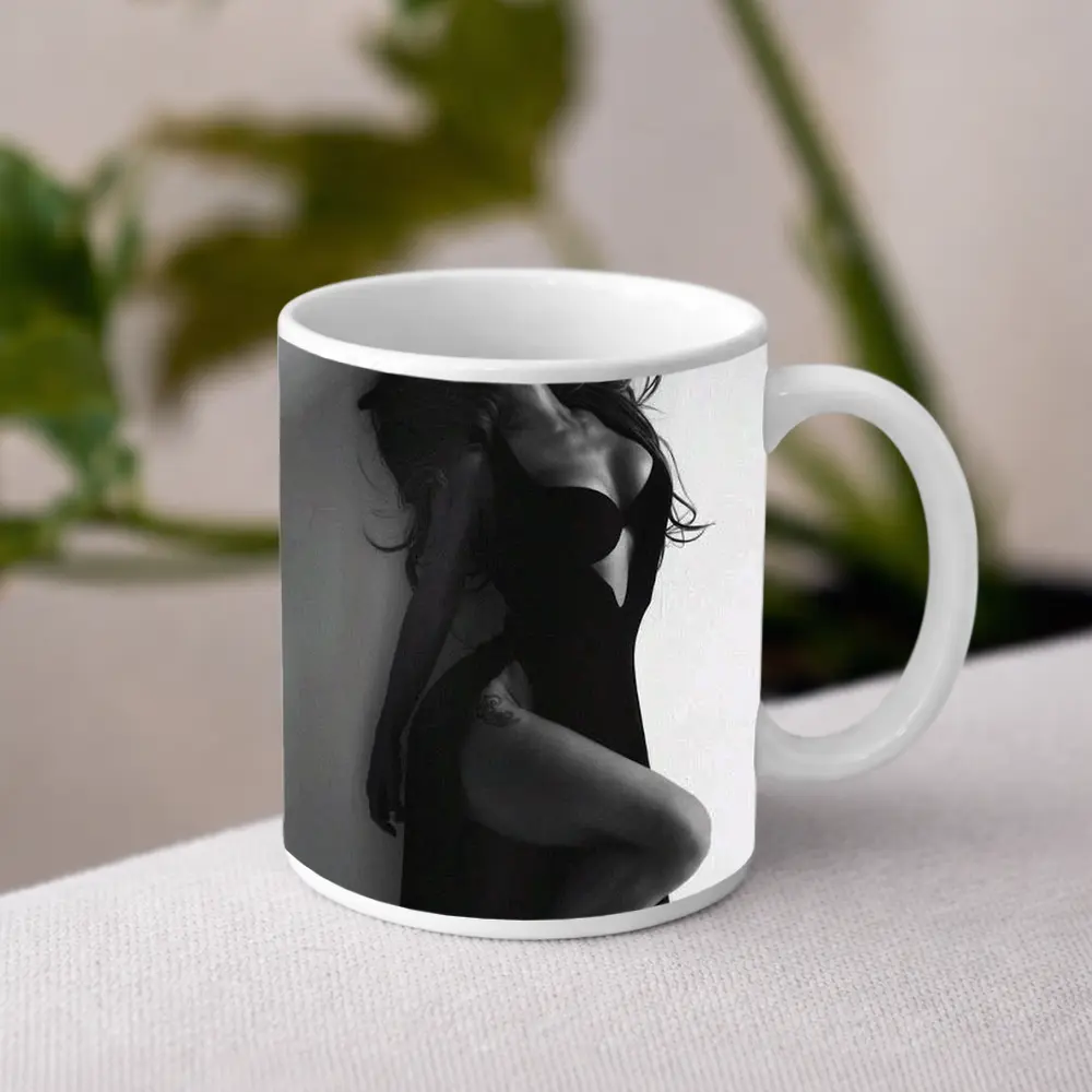 Black and White Elegant Woman Fashion Portrait – Mugs