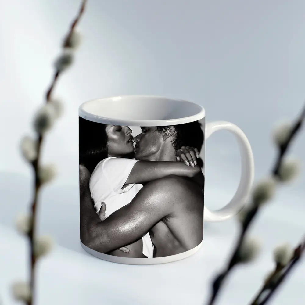 Black and White Couple Kissing Embrace Art – Mugs