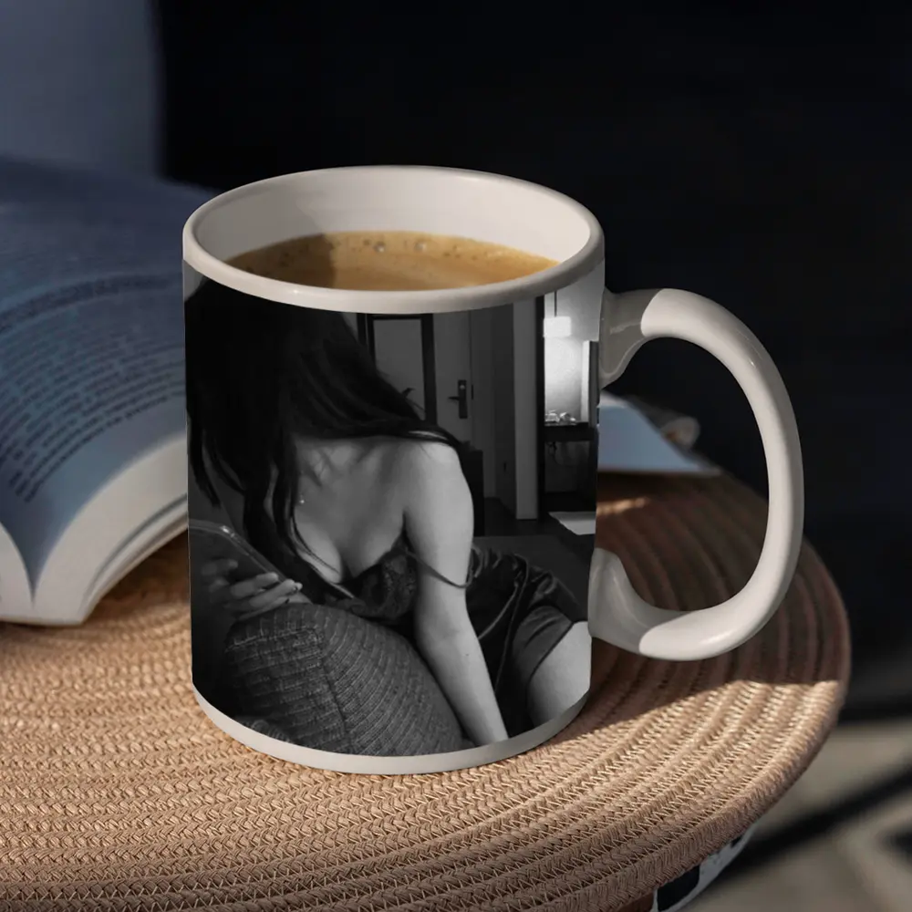 Black and White Woman Hotel Room Photo – Mugs