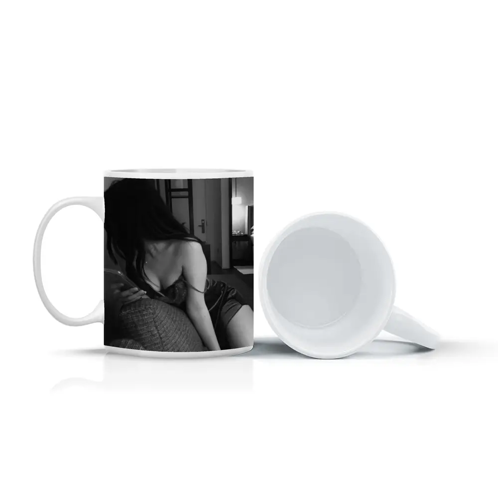 Black and White Woman Hotel Room Photo – Mugs