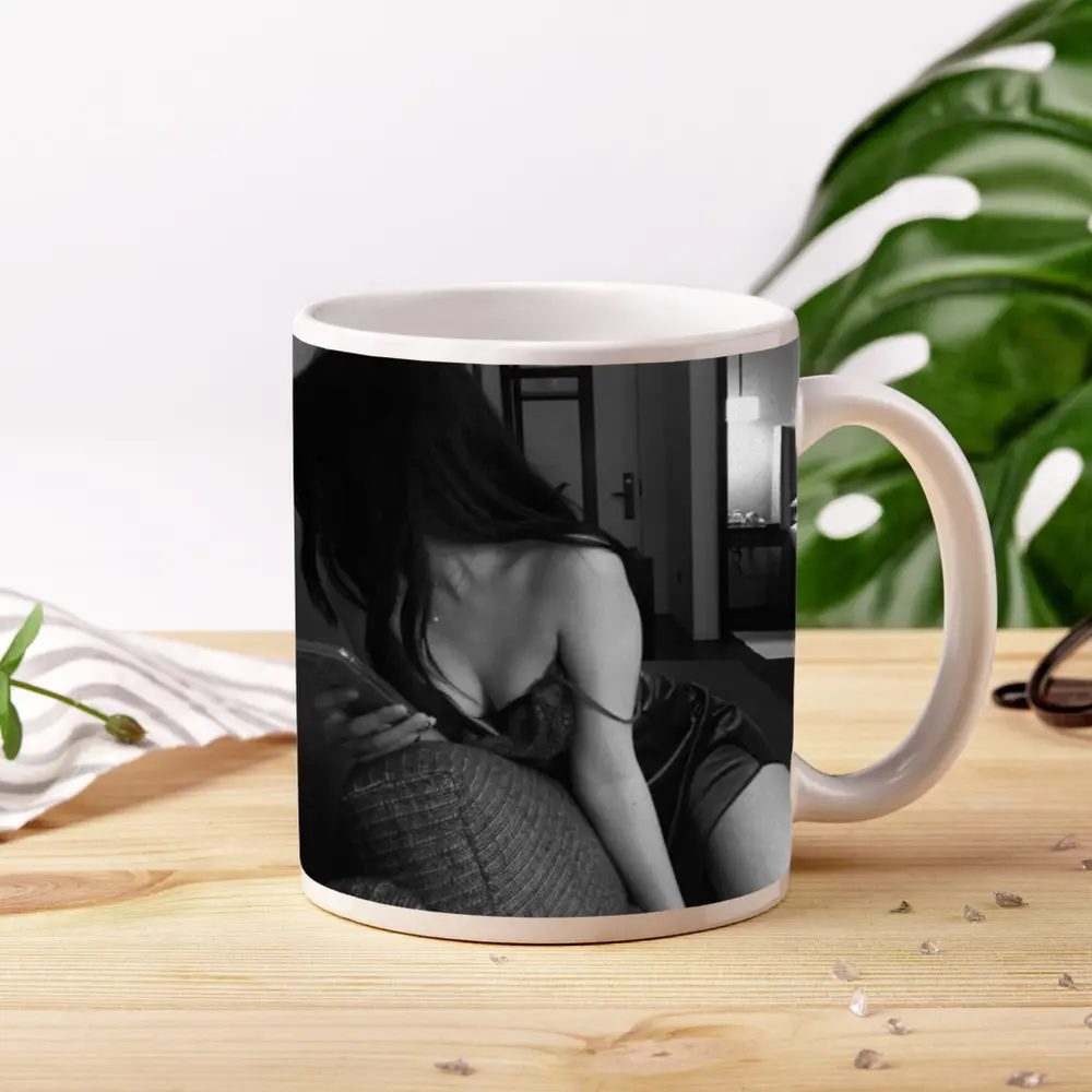 Black and White Woman Hotel Room Photo – Mugs