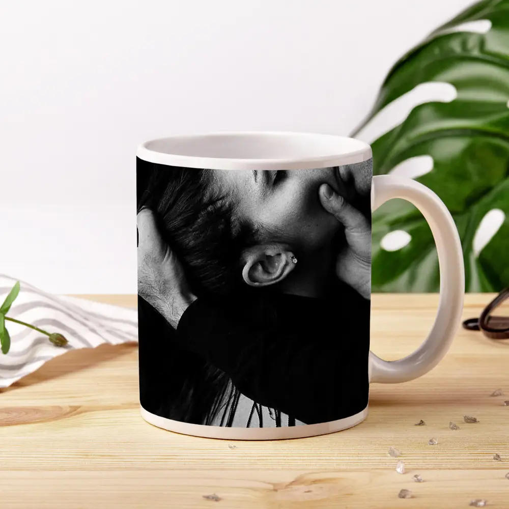 Black and White Couple Kissing Intimate Moment – Mugs