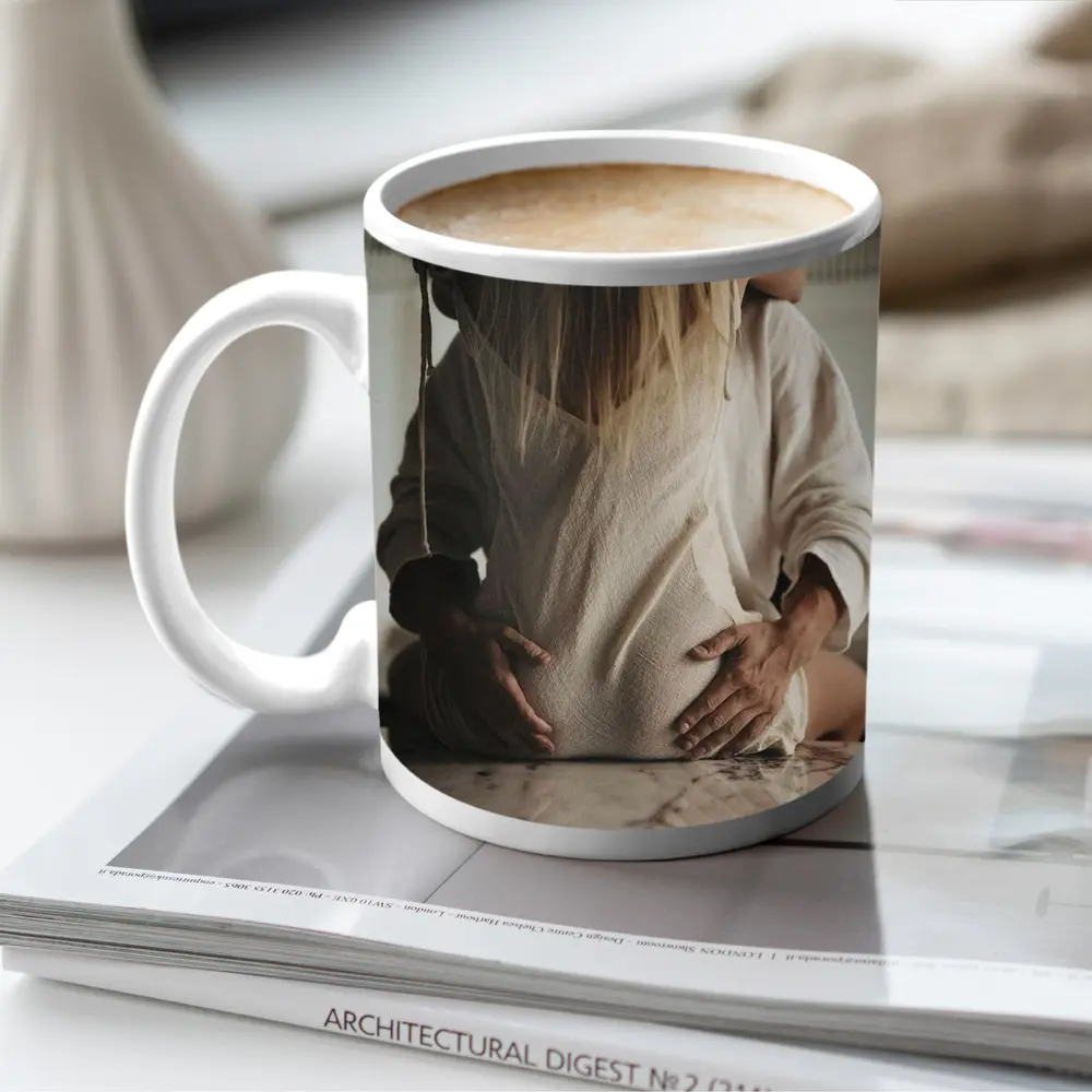 Pregnant Woman Couple Embrace Marble Table – Mugs