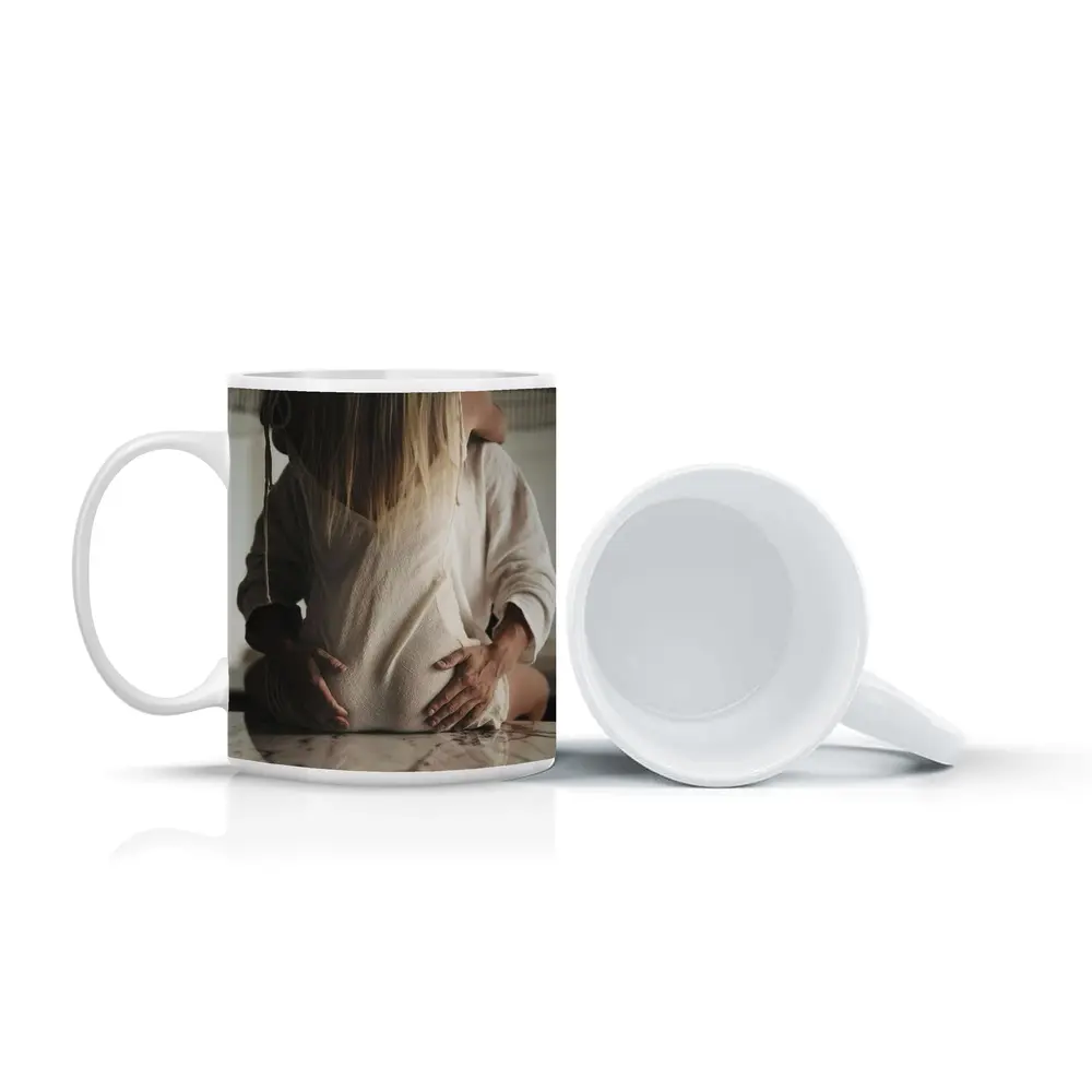 Pregnant Woman Couple Embrace Marble Table – Mugs