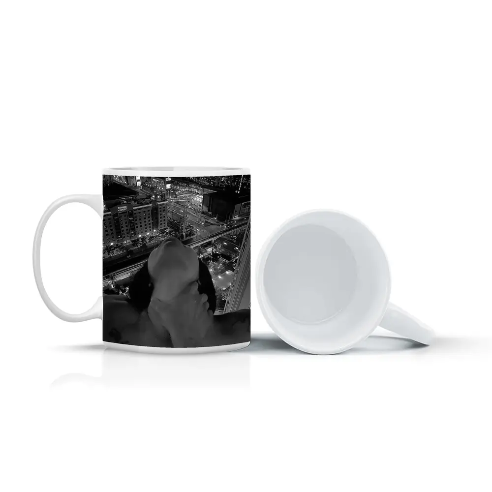 Woman City Night View Black White – Mugs