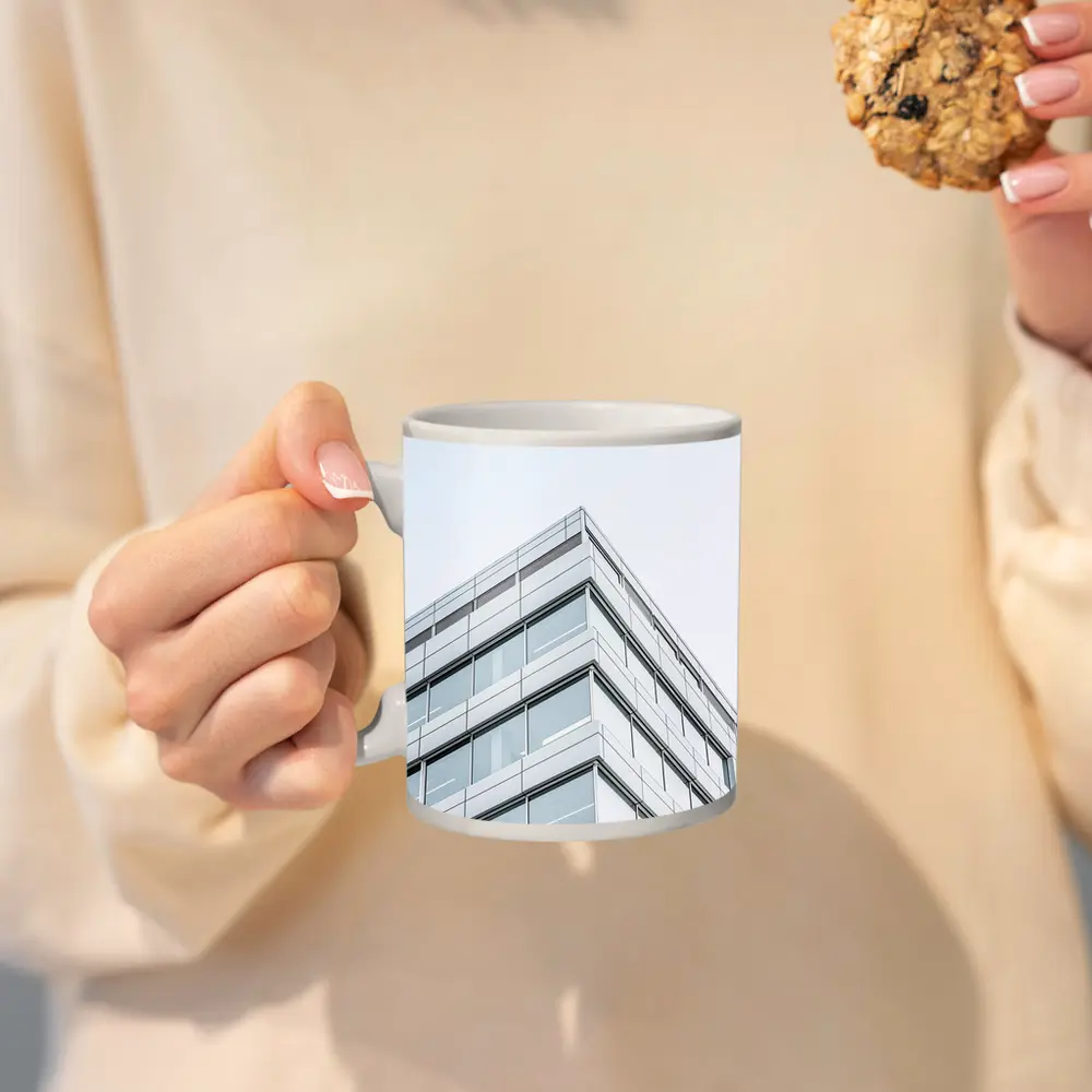 Modern Glass Office Building Corner Gray Sky – Mugs