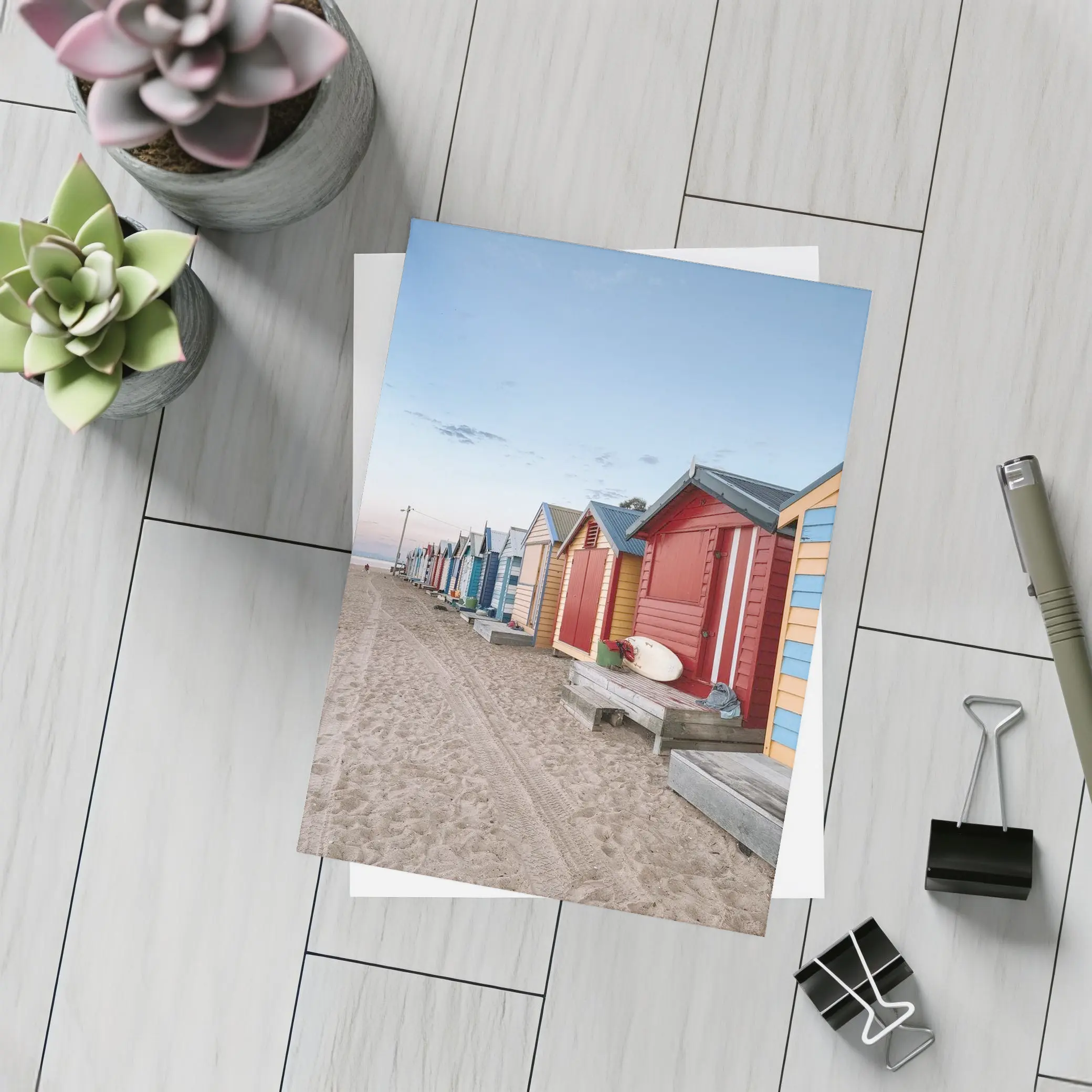 Brighton Beach Huts Colorful Sandy Shore – Postcards