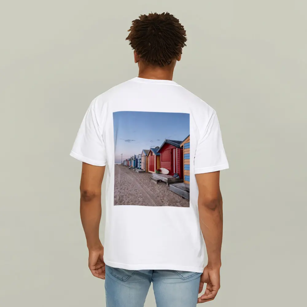 Brighton Beach Huts Colorful Sandy Shore – T-Shirts
