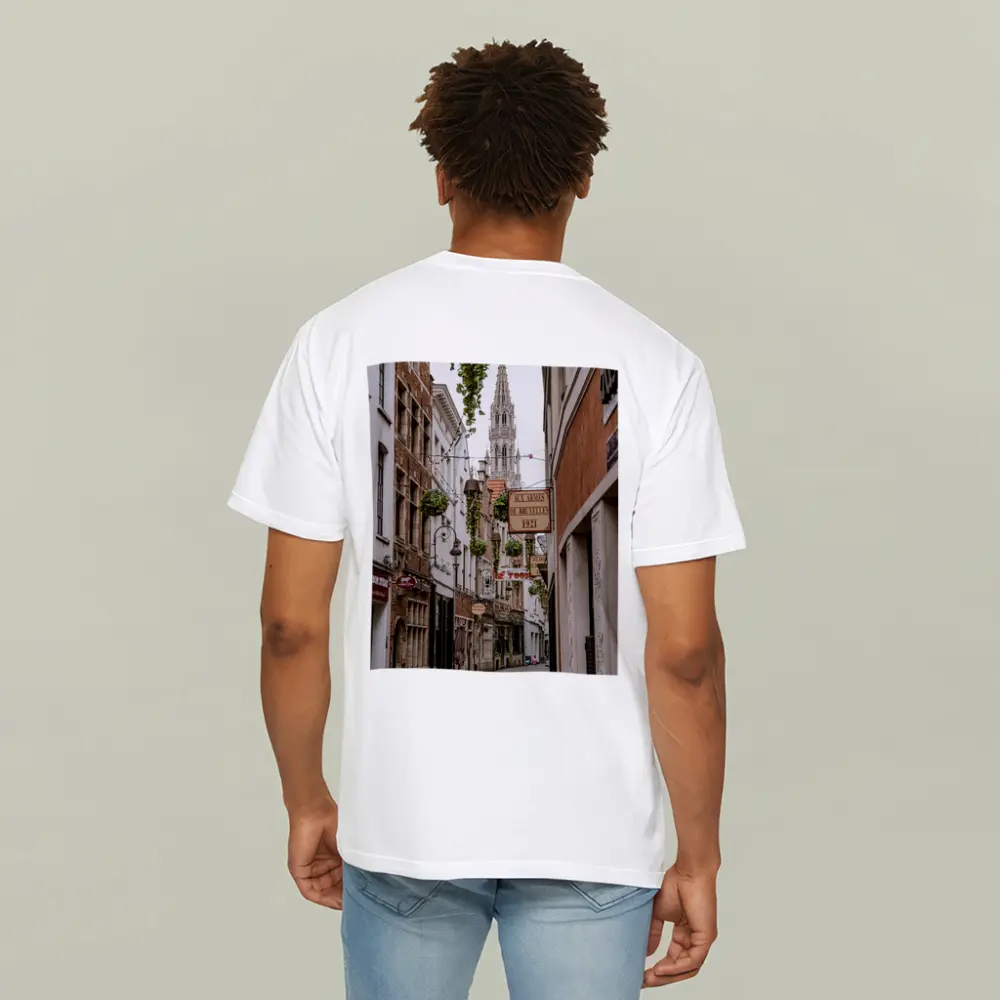 Brussels Old Town Narrow Cobblestone Street Scene – T-Shirts