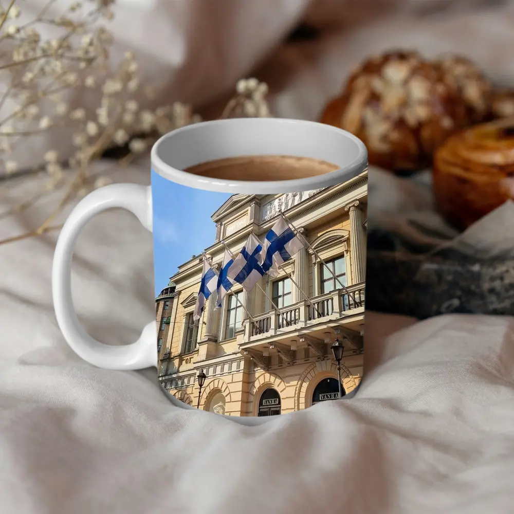 Finnish Flags on Helsinki Neoclassical Building – Mugs