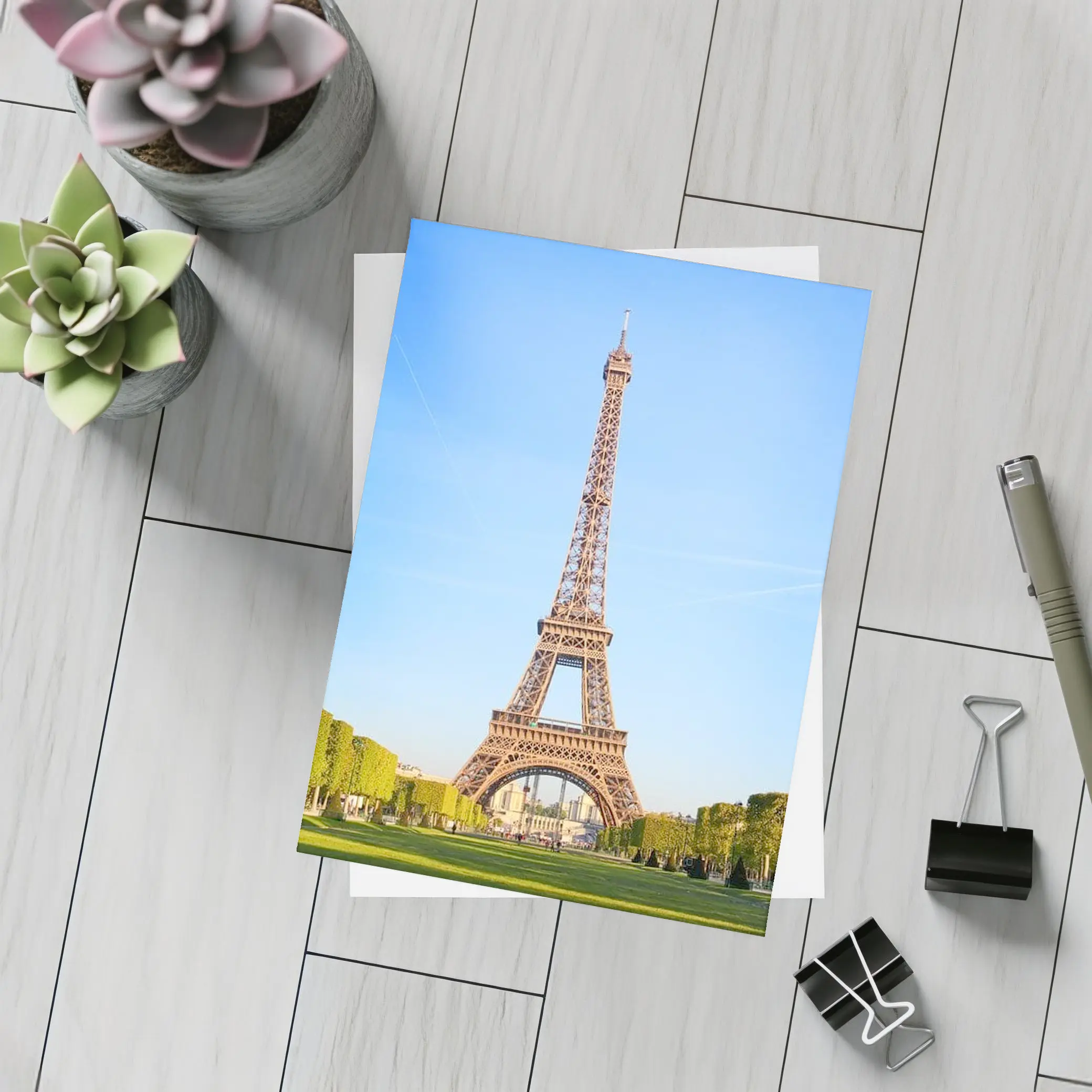 Eiffel Tower Paris Blue Sky Green Gardens – Postcards