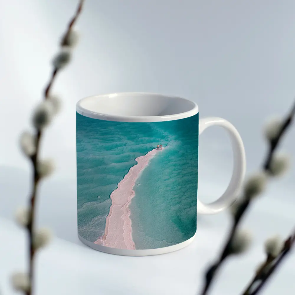 Aerial View Couple Walking Turquoise Salt Shore – Mugs