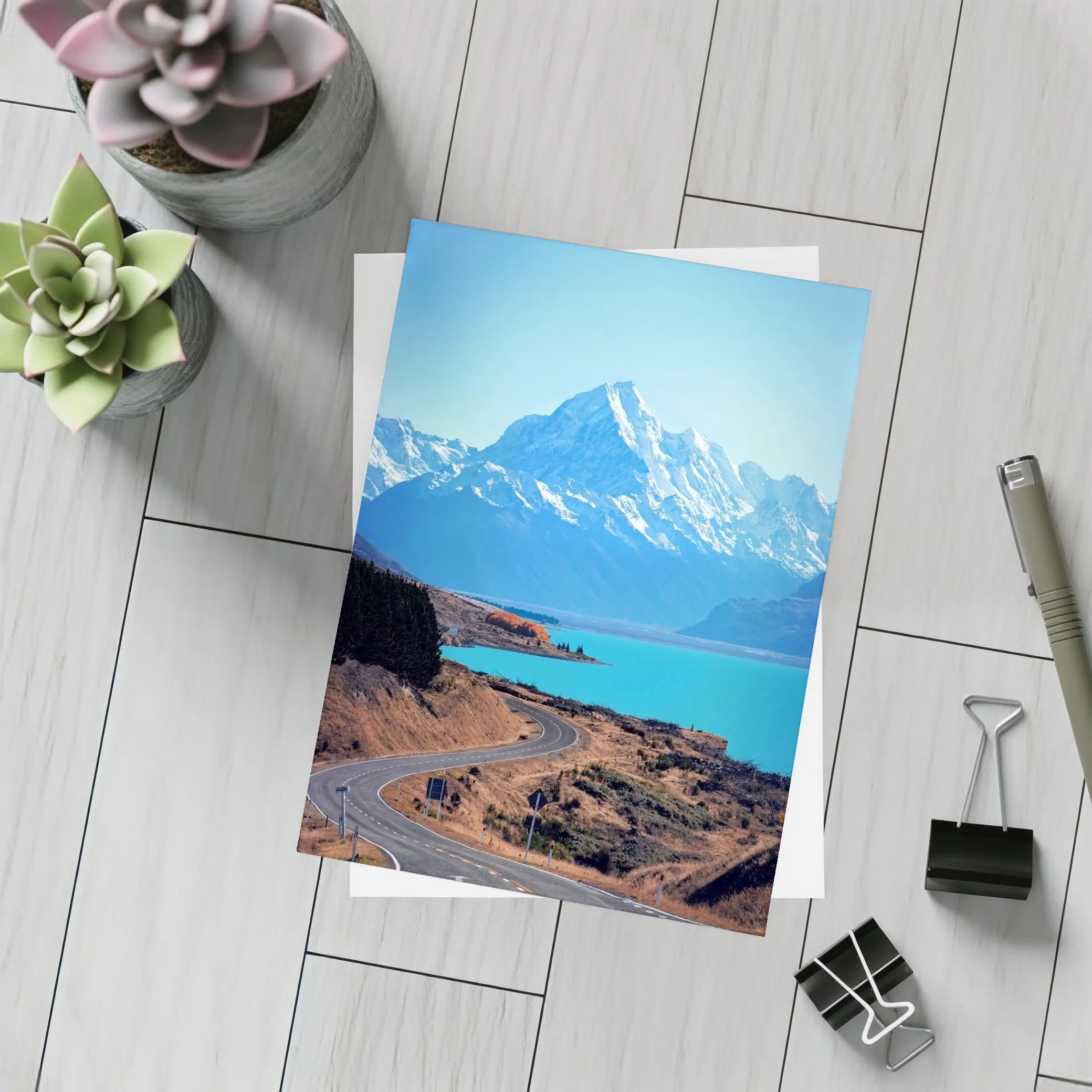 Winding Road Mount Cook New Zealand – Postcards