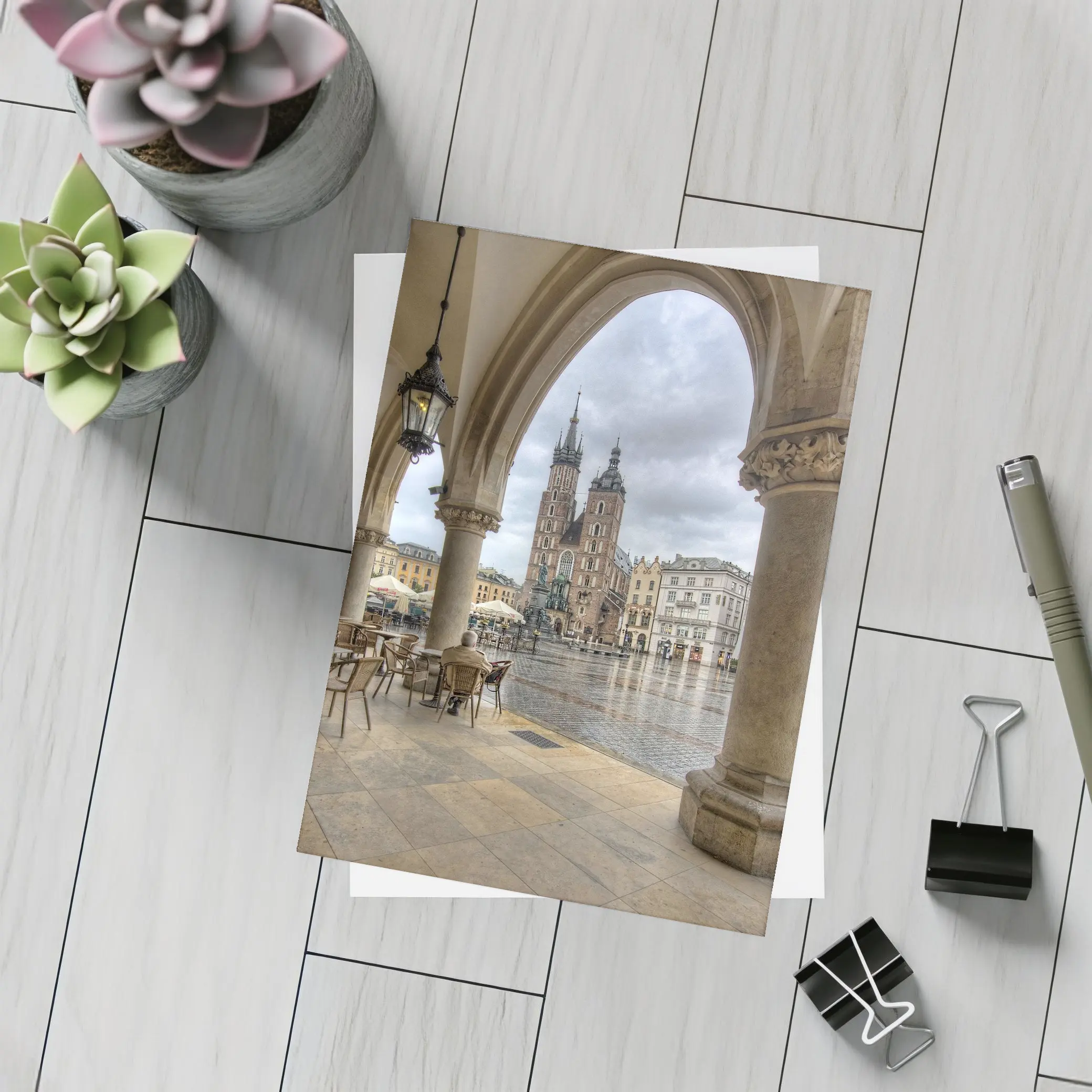 Krakow Main Square St Mary Basilica Rain – Postcards