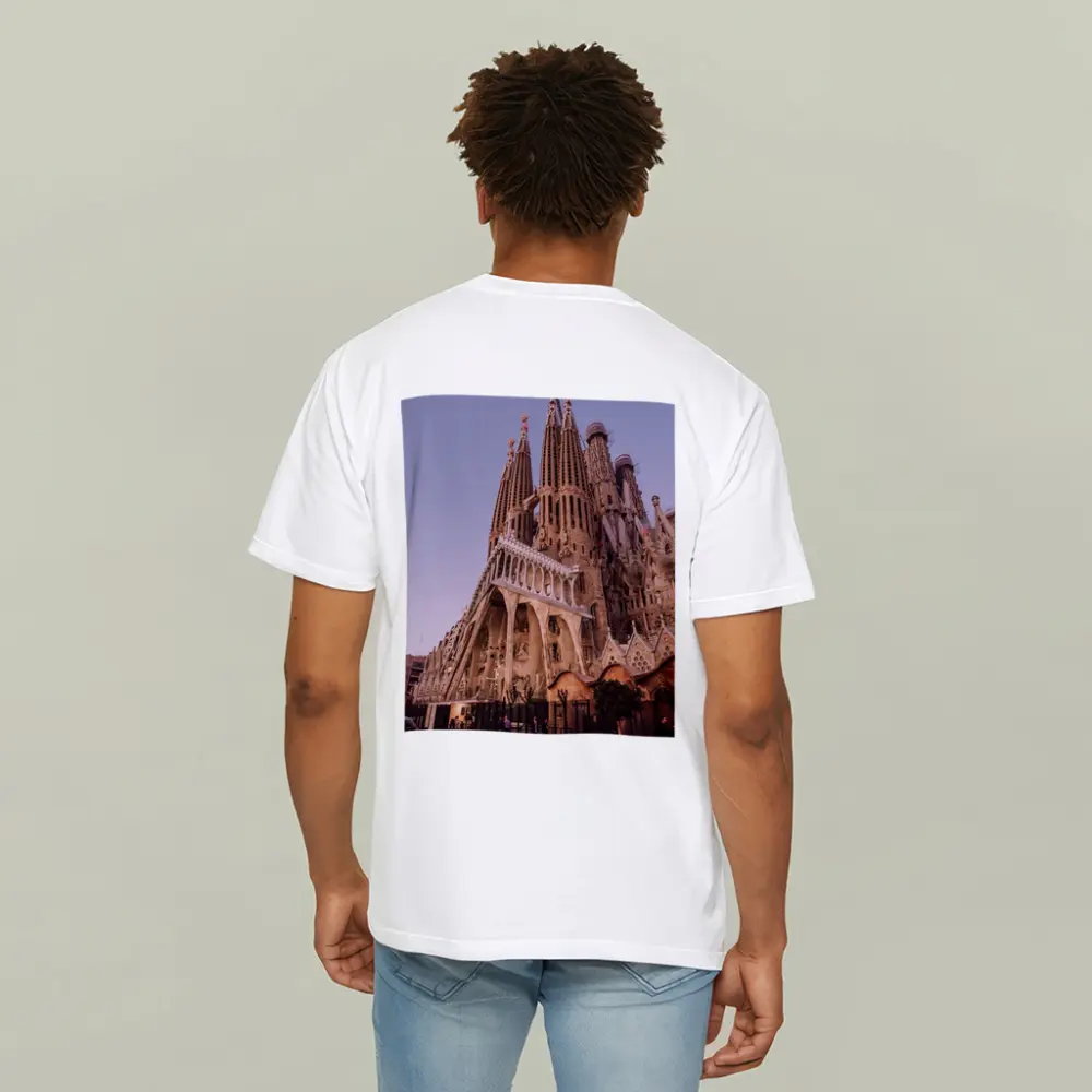 Sagrada Familia Barcelona Dusk Purple Sky – T-Shirts