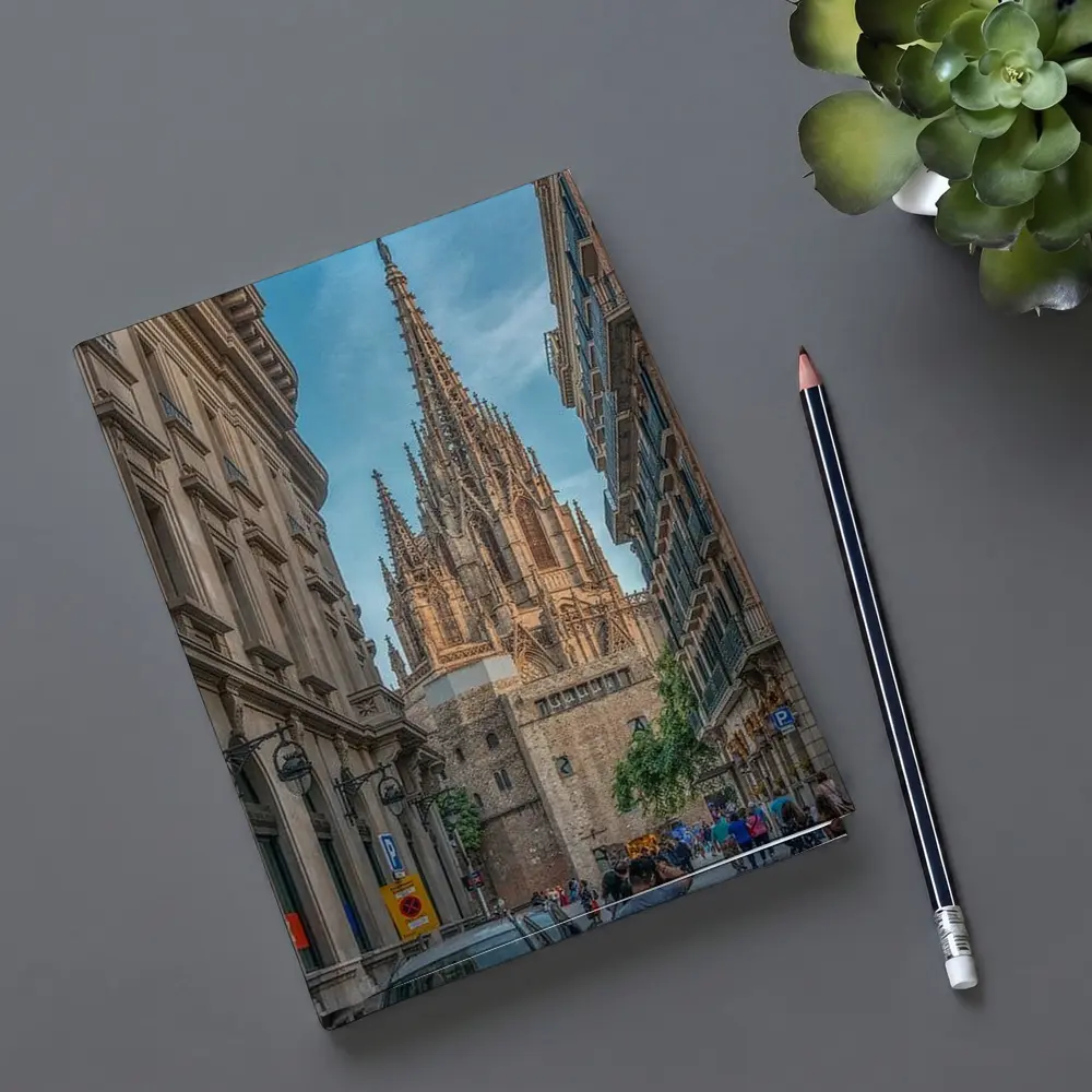 Barcelona Cathedral Gothic Spire Street View – Notebooks