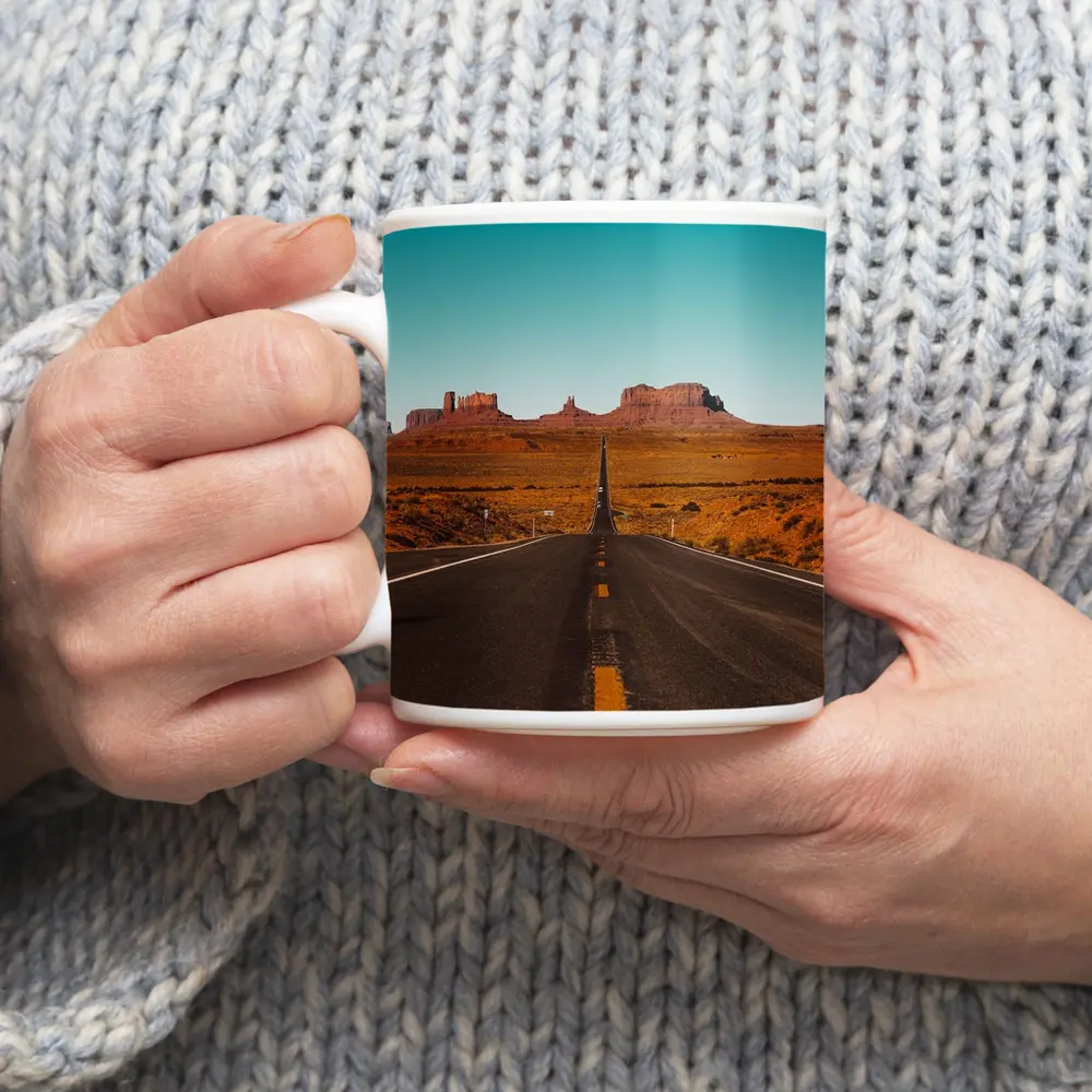 Monument Valley Desert Road Southwest Landscape – Mugs
