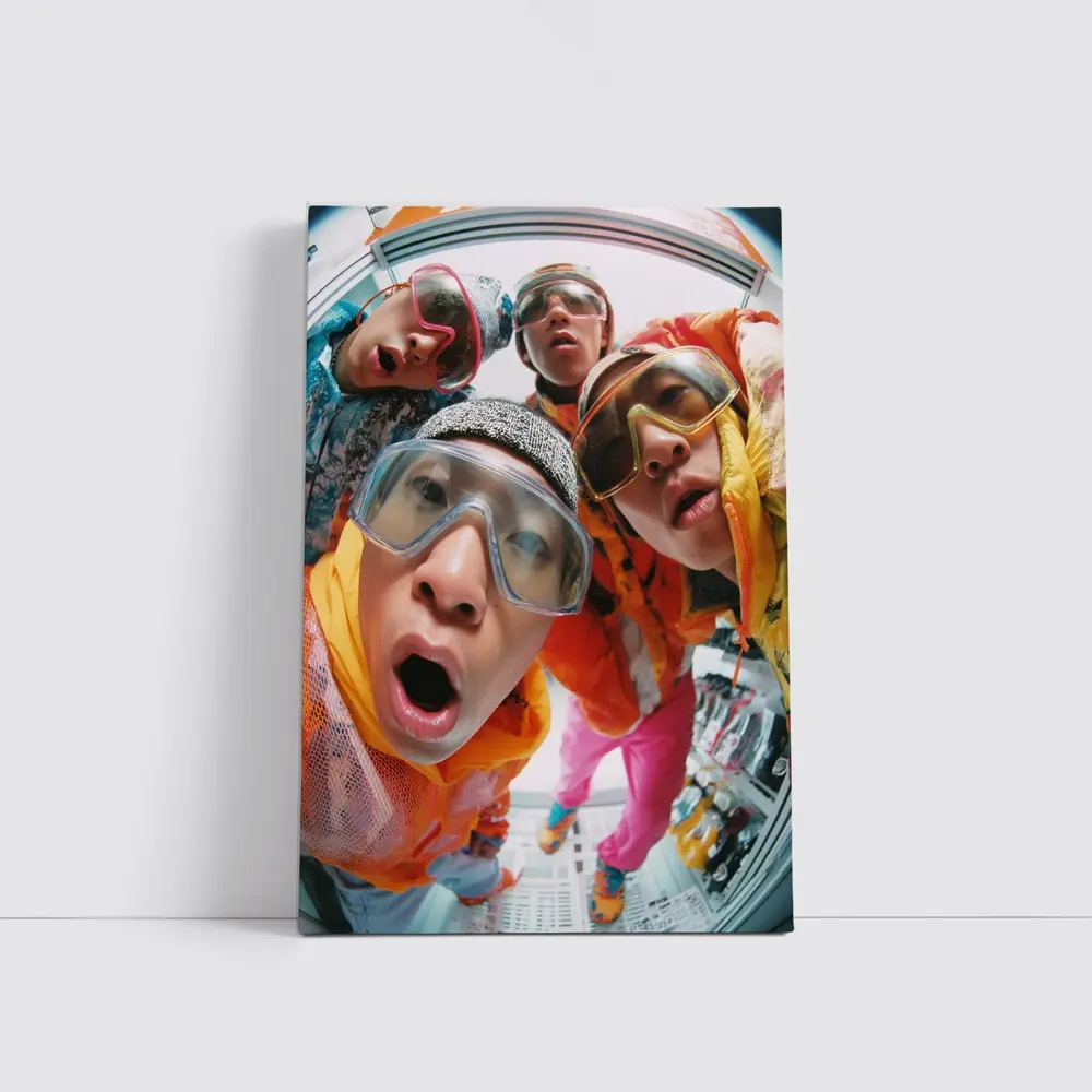 Y2K Streetwear Friends Fish Eye Lens – Wall Art