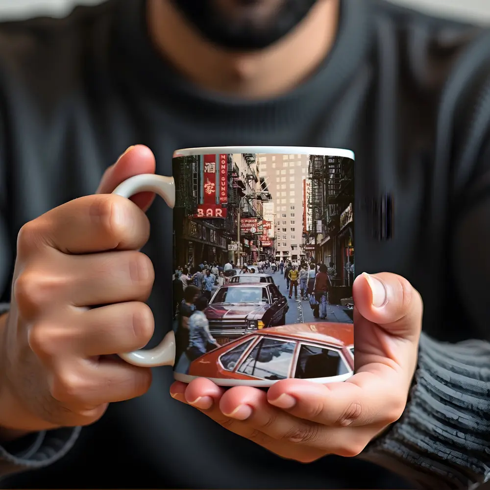 New York Chinatown Busy Street Retro Scene – Mugs
