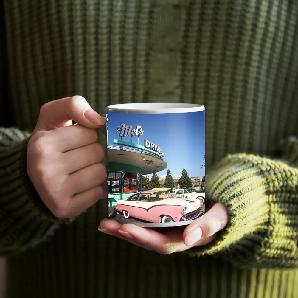 Pink Ford Crown Victoria at Mels Diner – Mugs