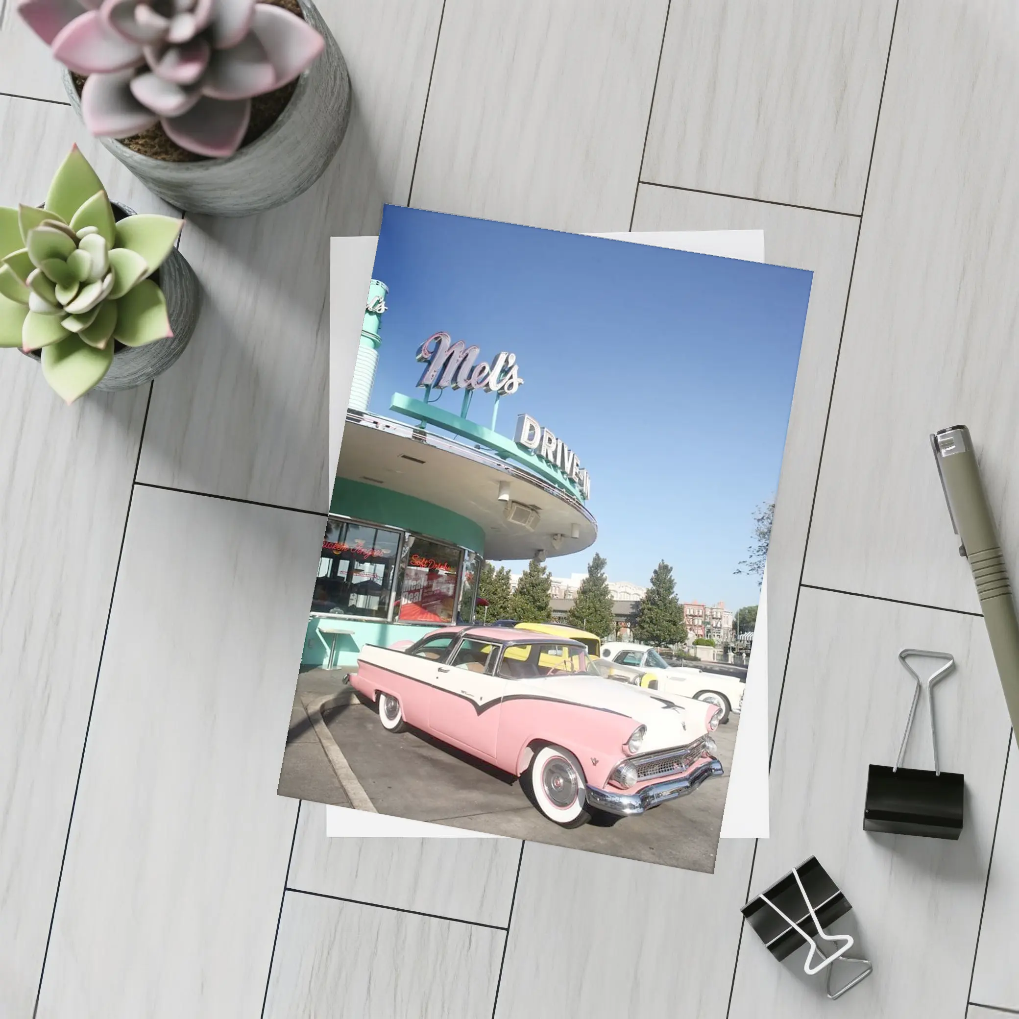 Pink Ford Crown Victoria at Mels Diner – Postcards