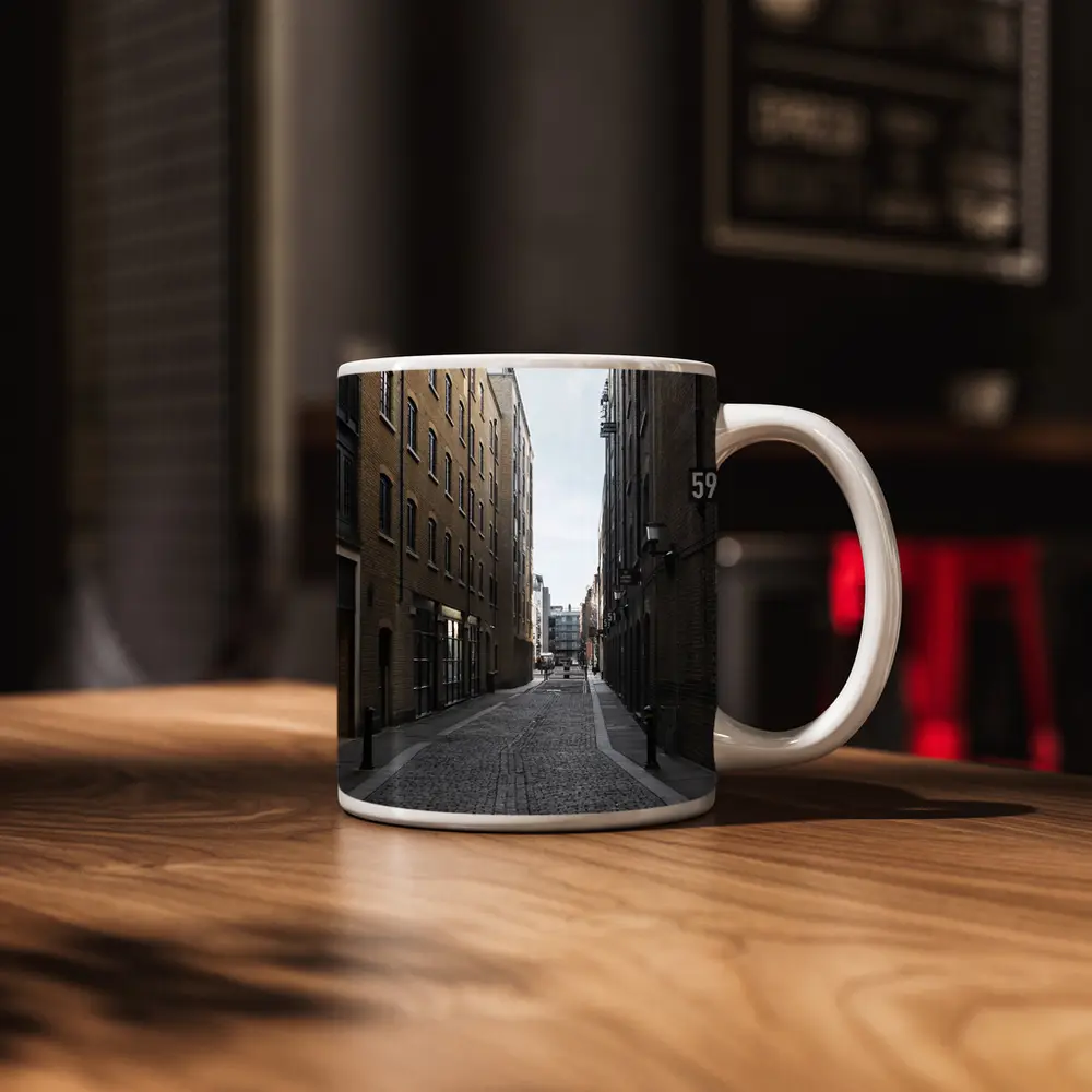 London Cobblestone Alley Brick Buildings Street – Mugs