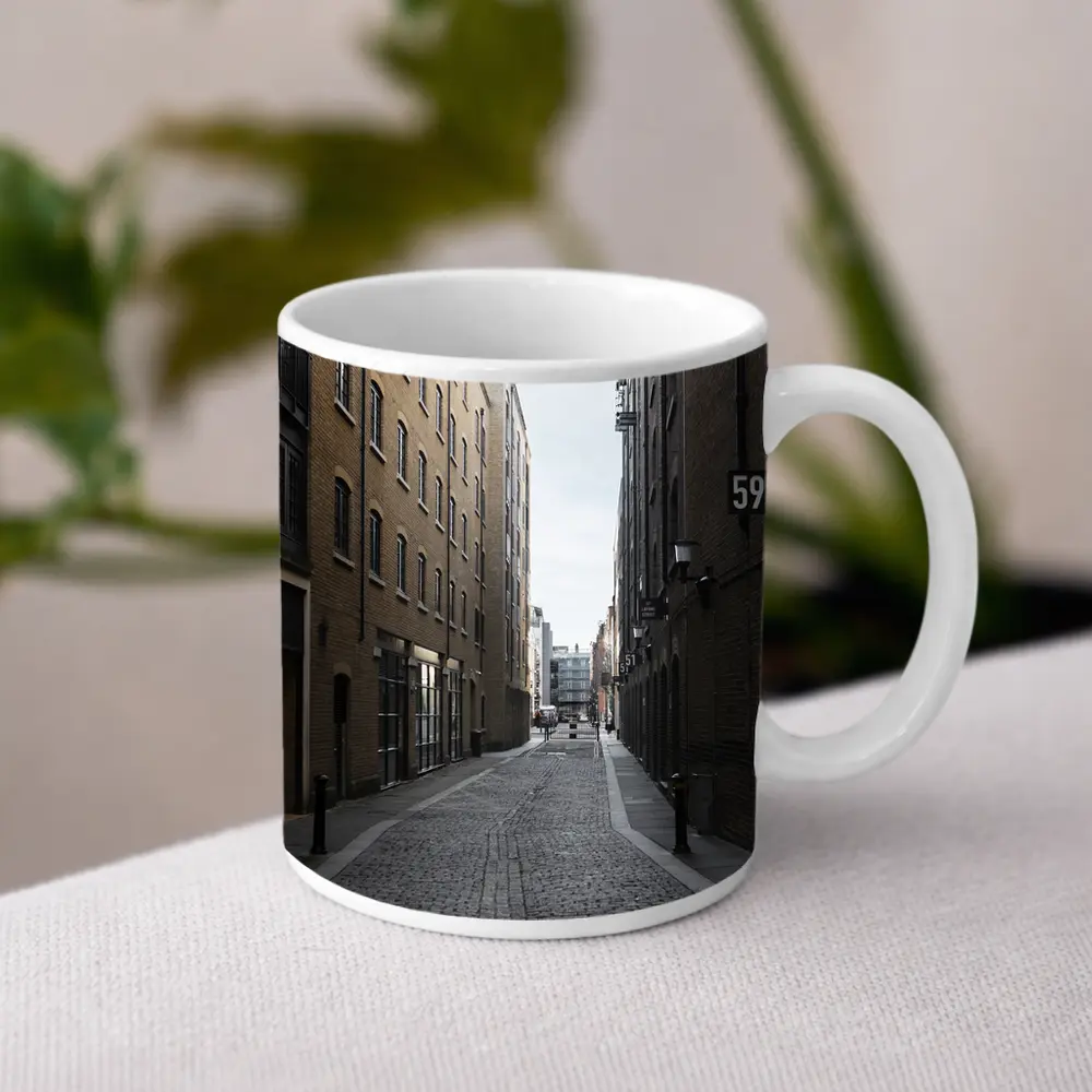 London Cobblestone Alley Brick Buildings Street – Mugs