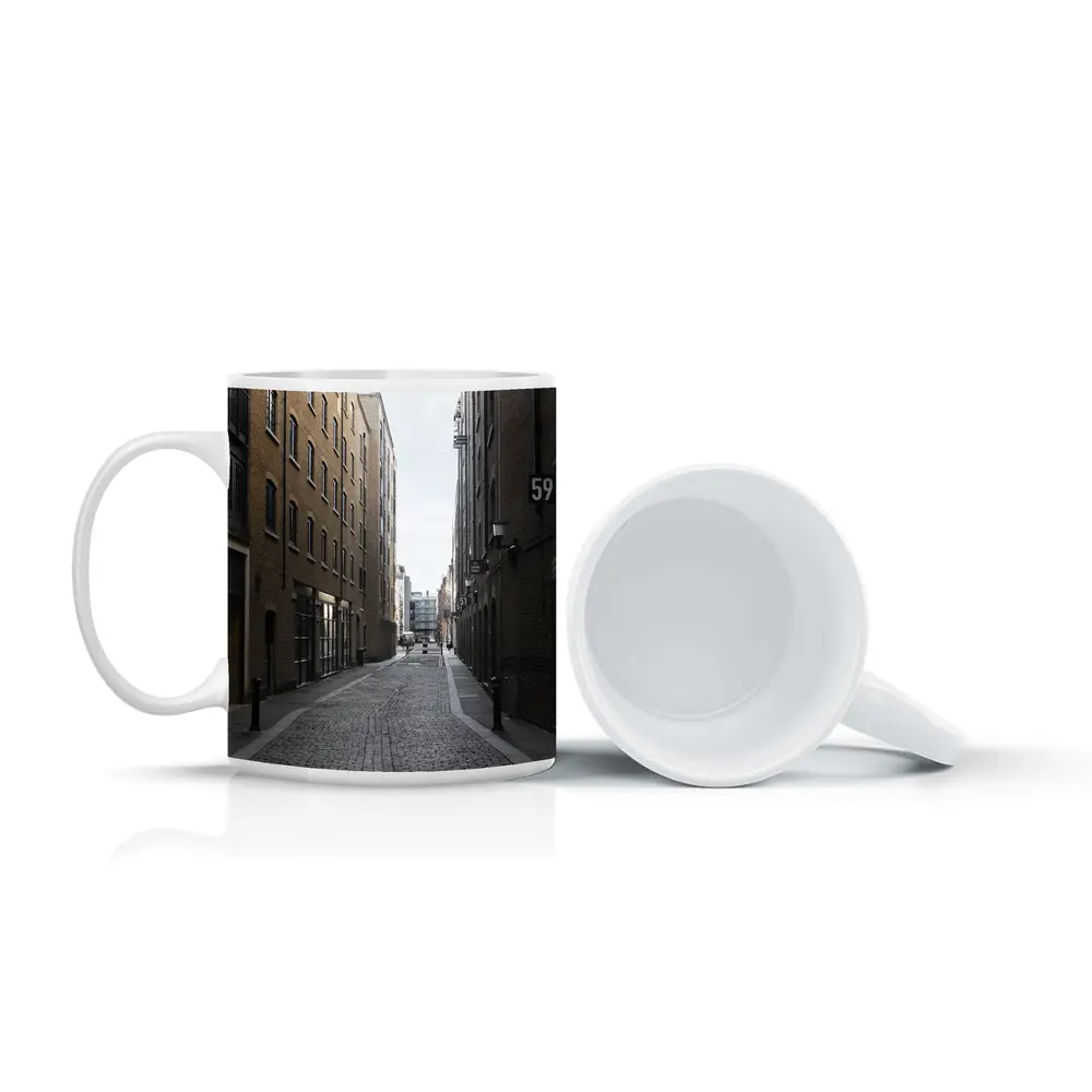 London Cobblestone Alley Brick Buildings Street – Mugs
