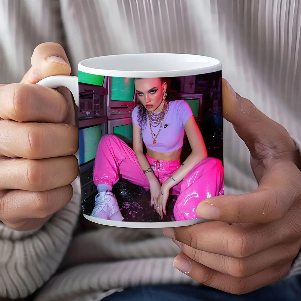 Nike Girl Neon Retro TV Room – Mugs