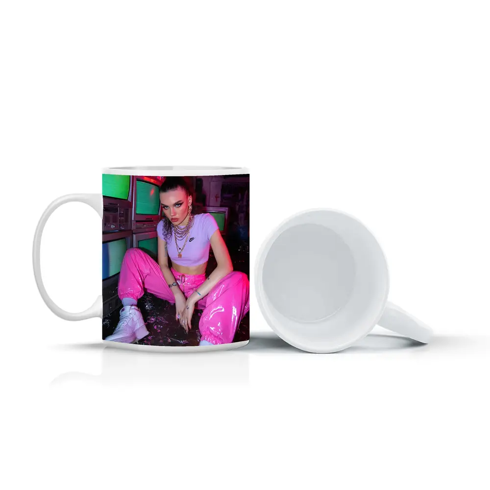 Nike Girl Neon Retro TV Room – Mugs