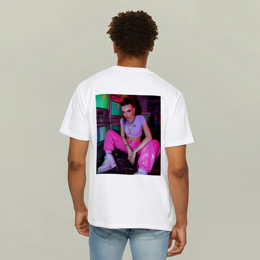 Nike Girl Neon Retro TV Room – T-Shirts
