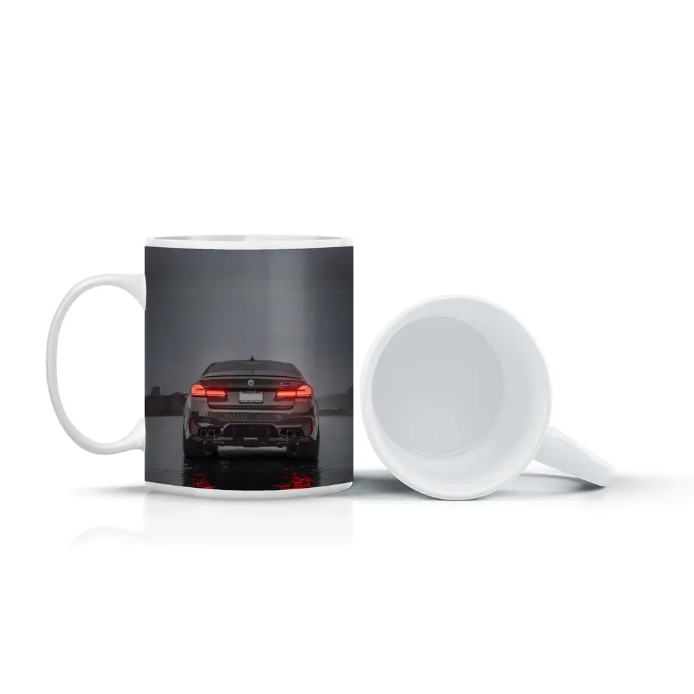 BMW M5 F90 Rear View Rainy Night – Mugs