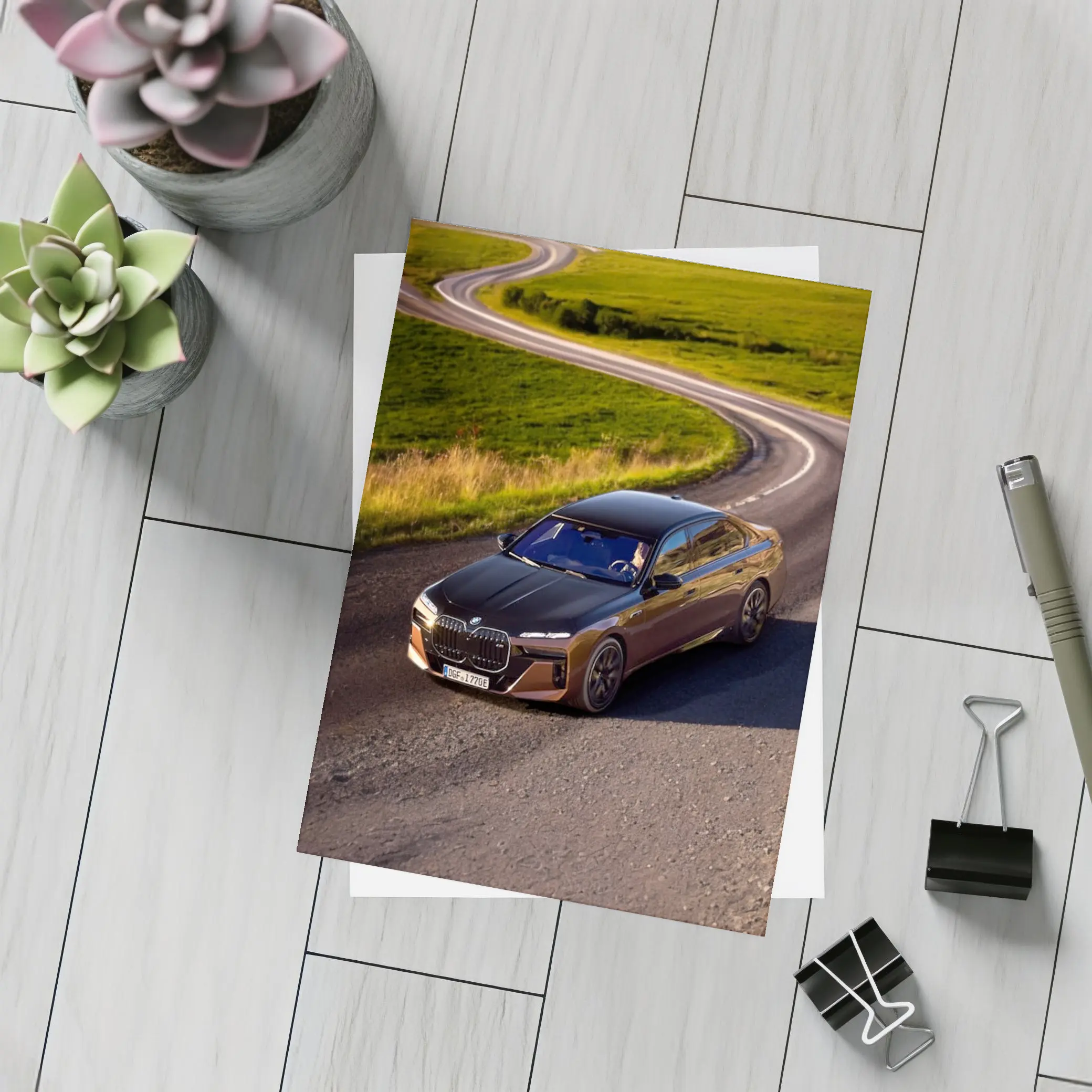 BMW i7 M70 Sapphire Black Country Road – Postcards