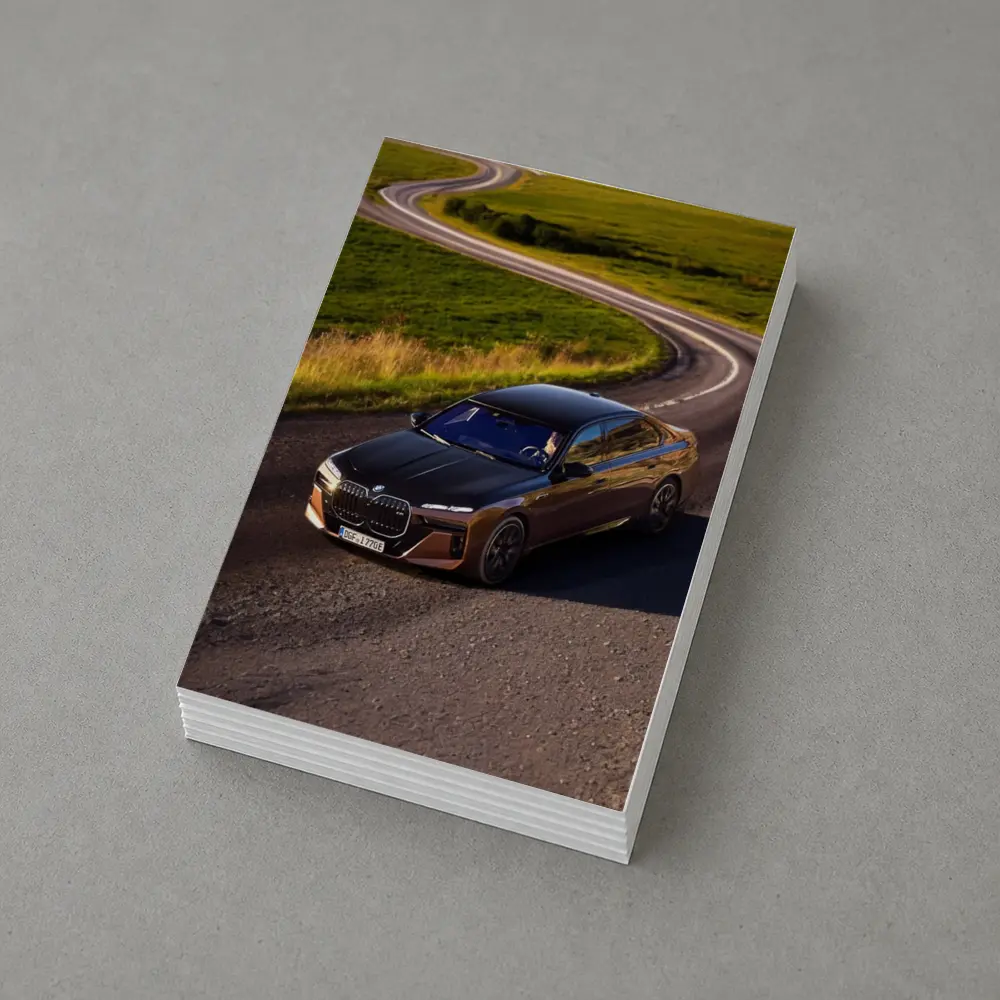 BMW i7 M70 Sapphire Black Country Road – Postcards