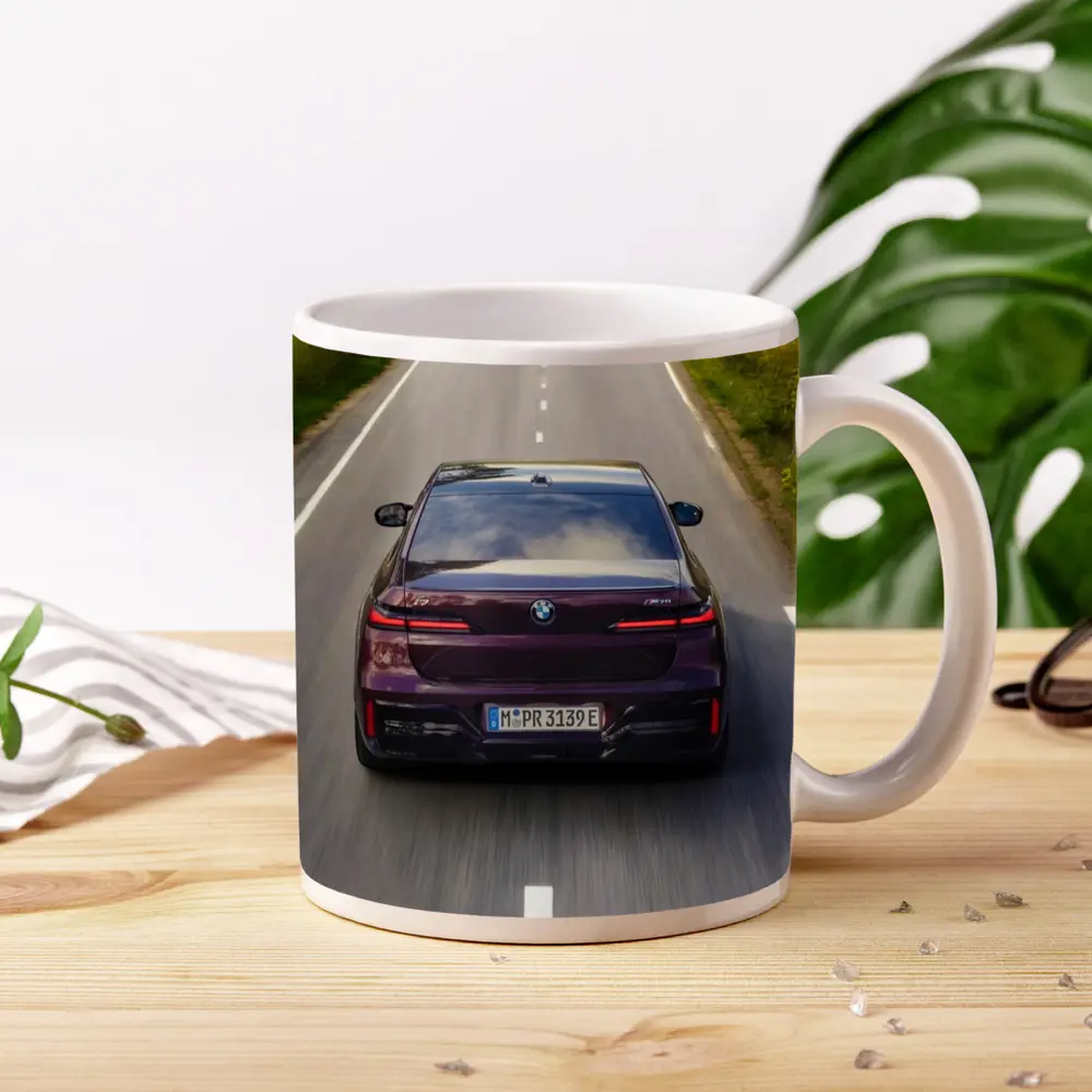 BMW i7 M70 xDrive Purple On Road – Mugs