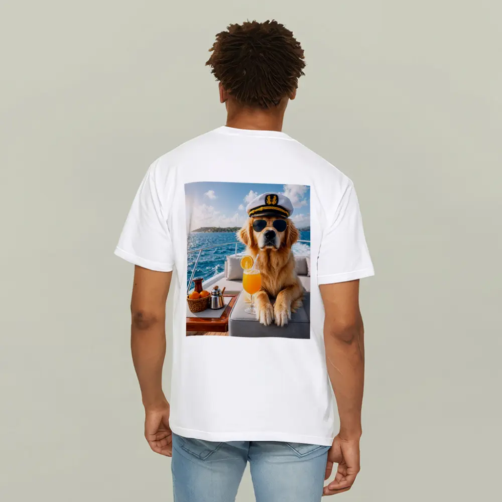 Golden Retriever Captain on Luxury Yacht – T-Shirts
