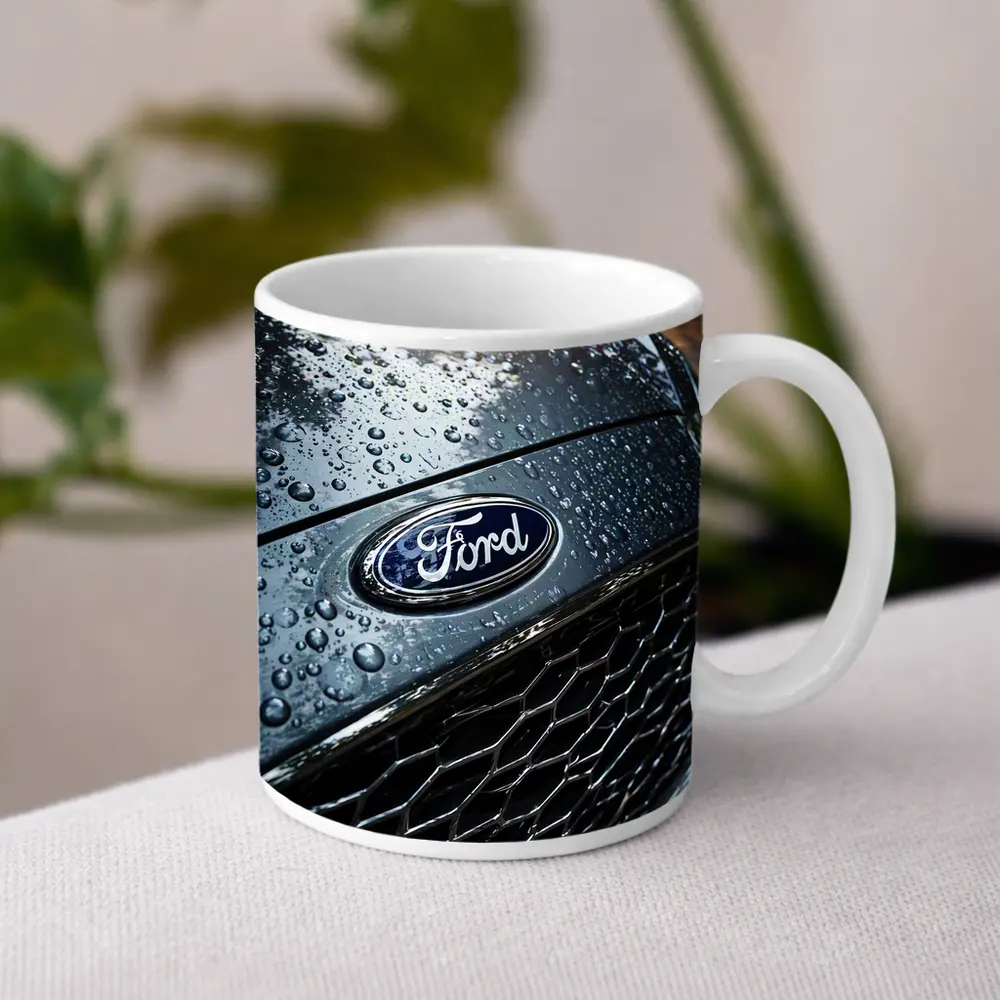 Ford Focus Hood Rain Drops Close Up – Mugs