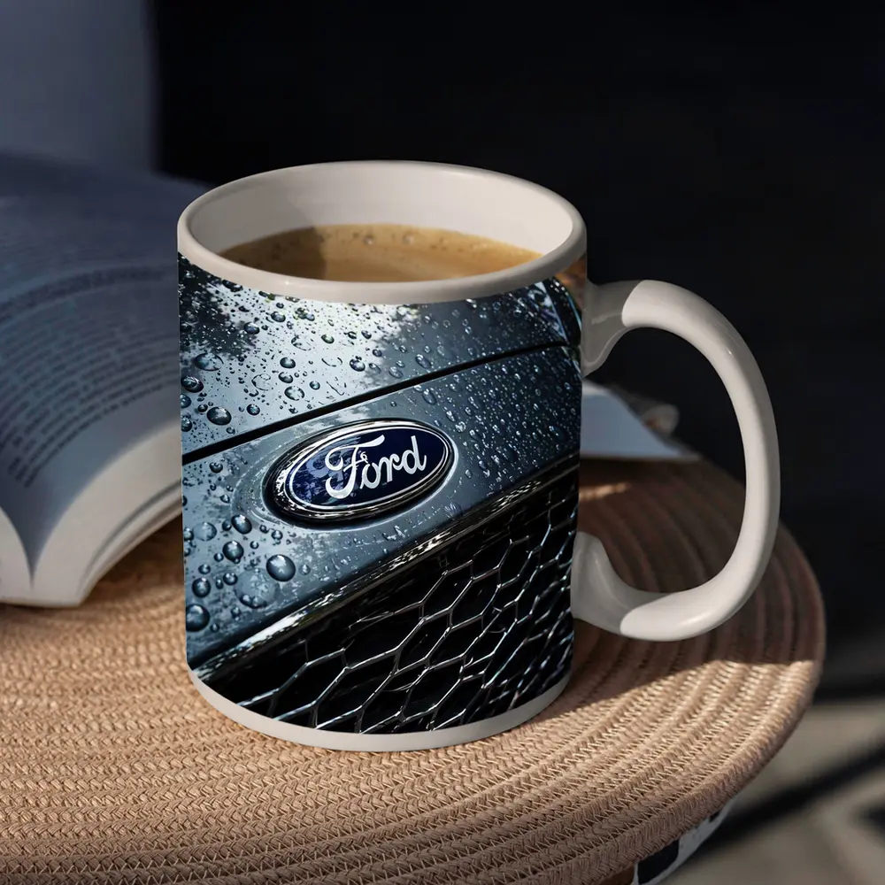 Ford Focus Hood Rain Drops Close Up – Mugs