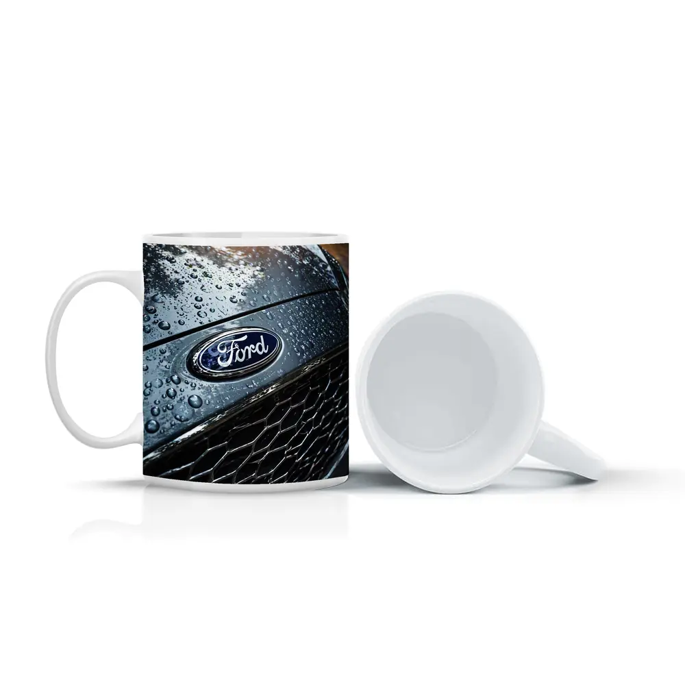 Ford Focus Hood Rain Drops Close Up – Mugs