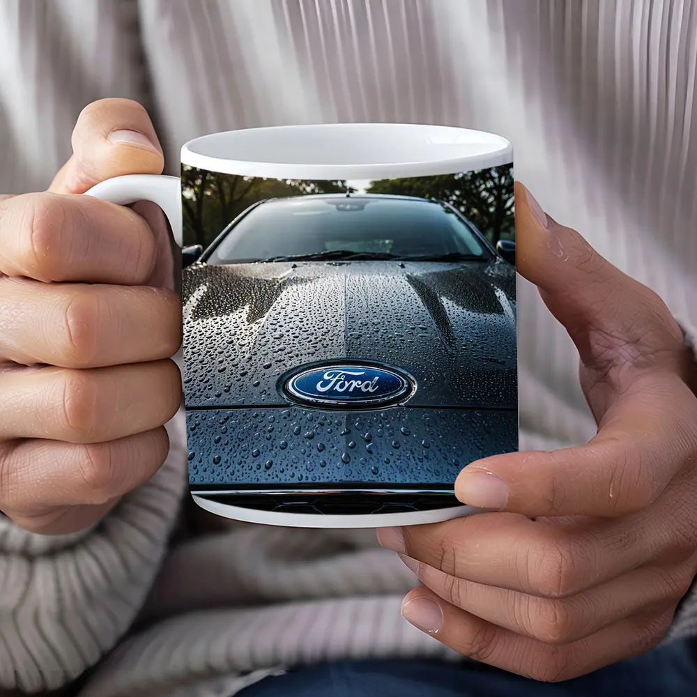 Ford Focus Hood Rain Drops Close Up – Mugs